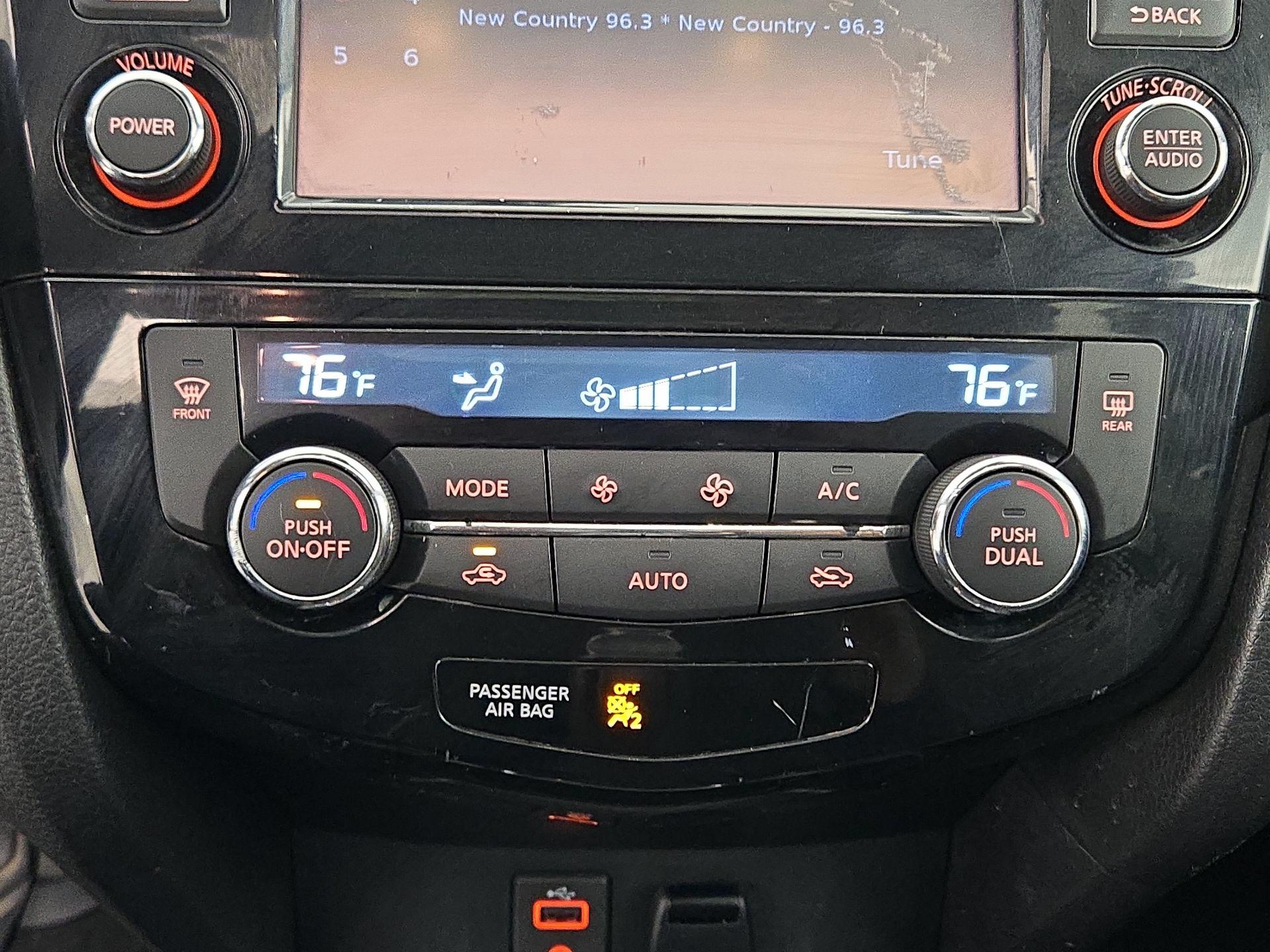 Thumbnail: 2017 Nissan Rogue - 17