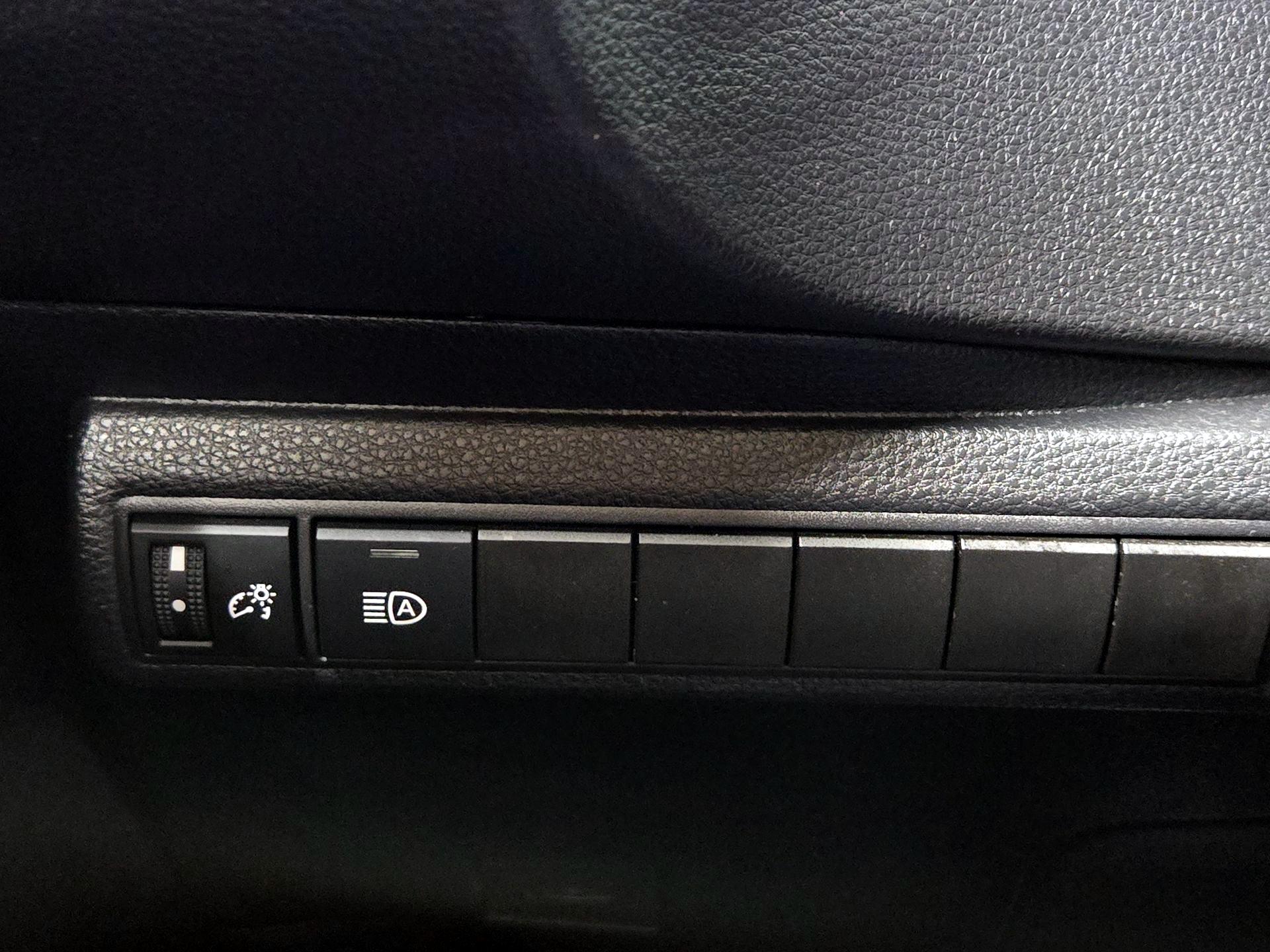 Thumbnail: 2025 Toyota Corolla - 13