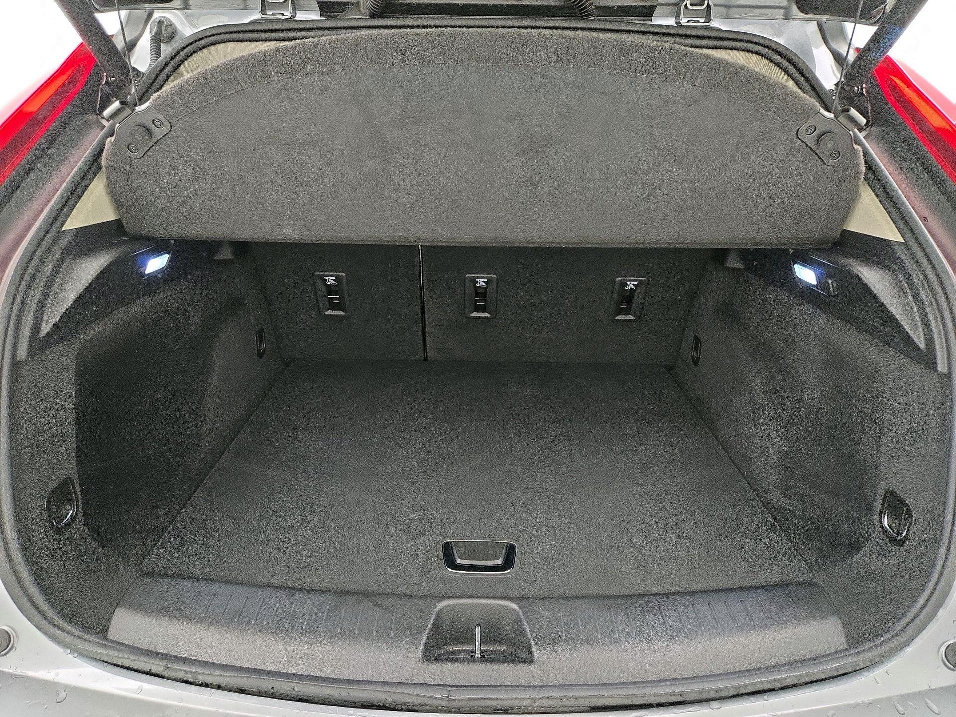 Thumbnail: 2023 Cadillac XT4 - 20