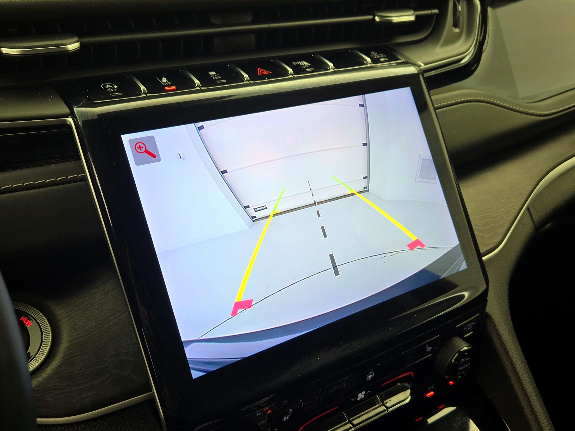 Thumbnail: 2022 Jeep Grand Cherokee - 15