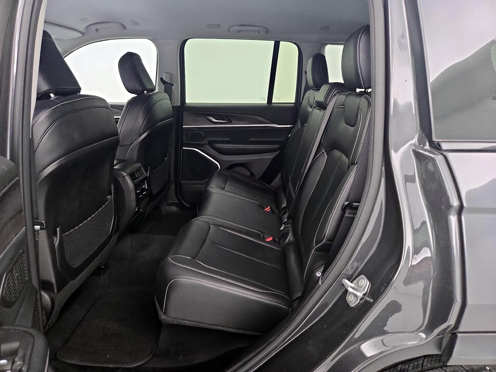 Thumbnail: 2022 Jeep Grand Cherokee - 20