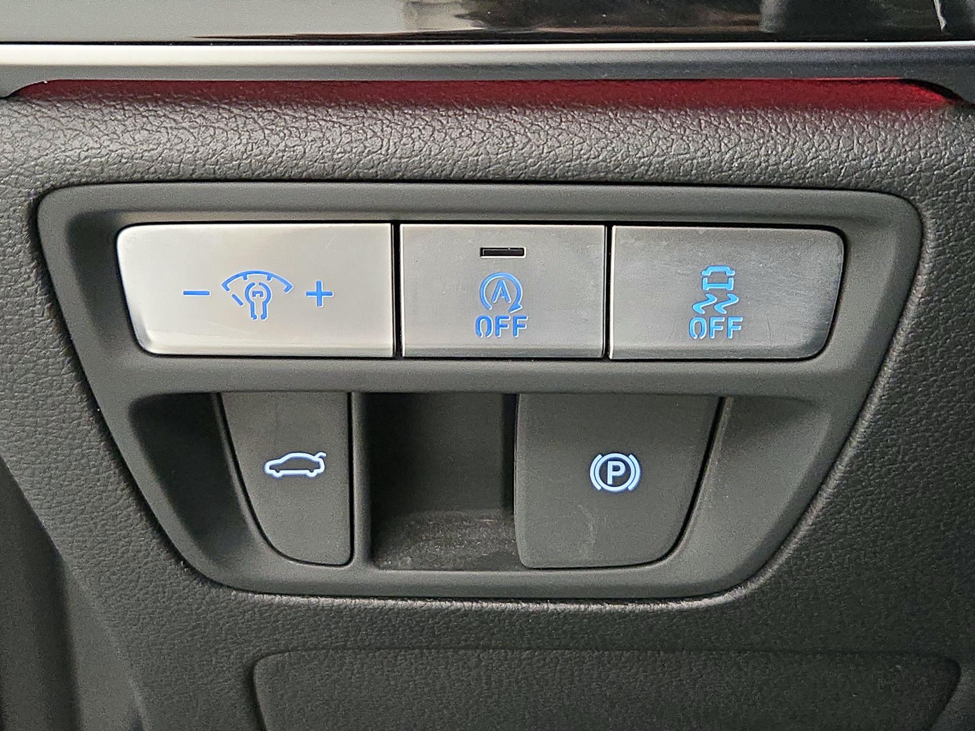 Thumbnail: 2023 Genesis G80 - 13