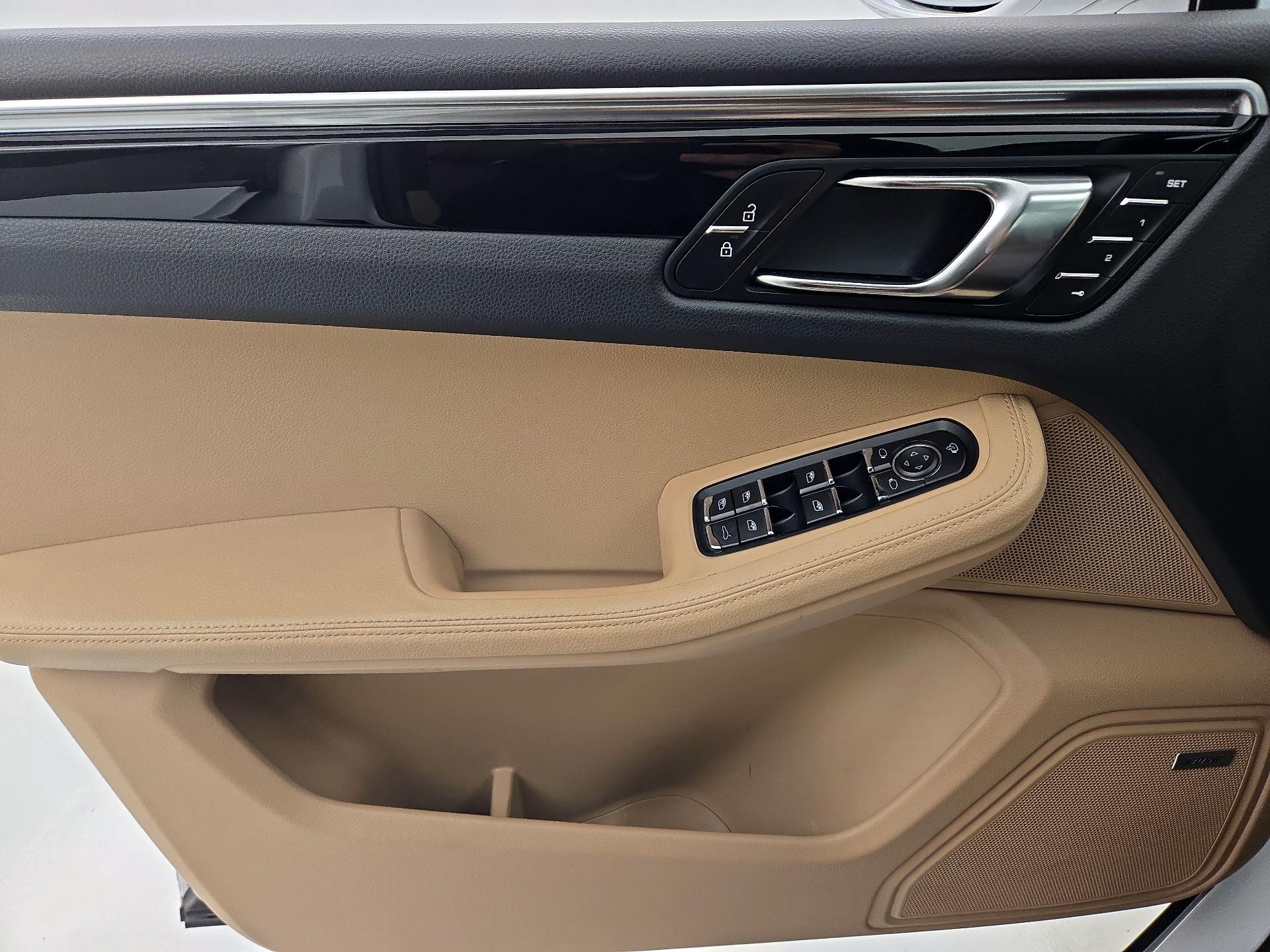 Thumbnail: 2023 Porsche Macan - 12