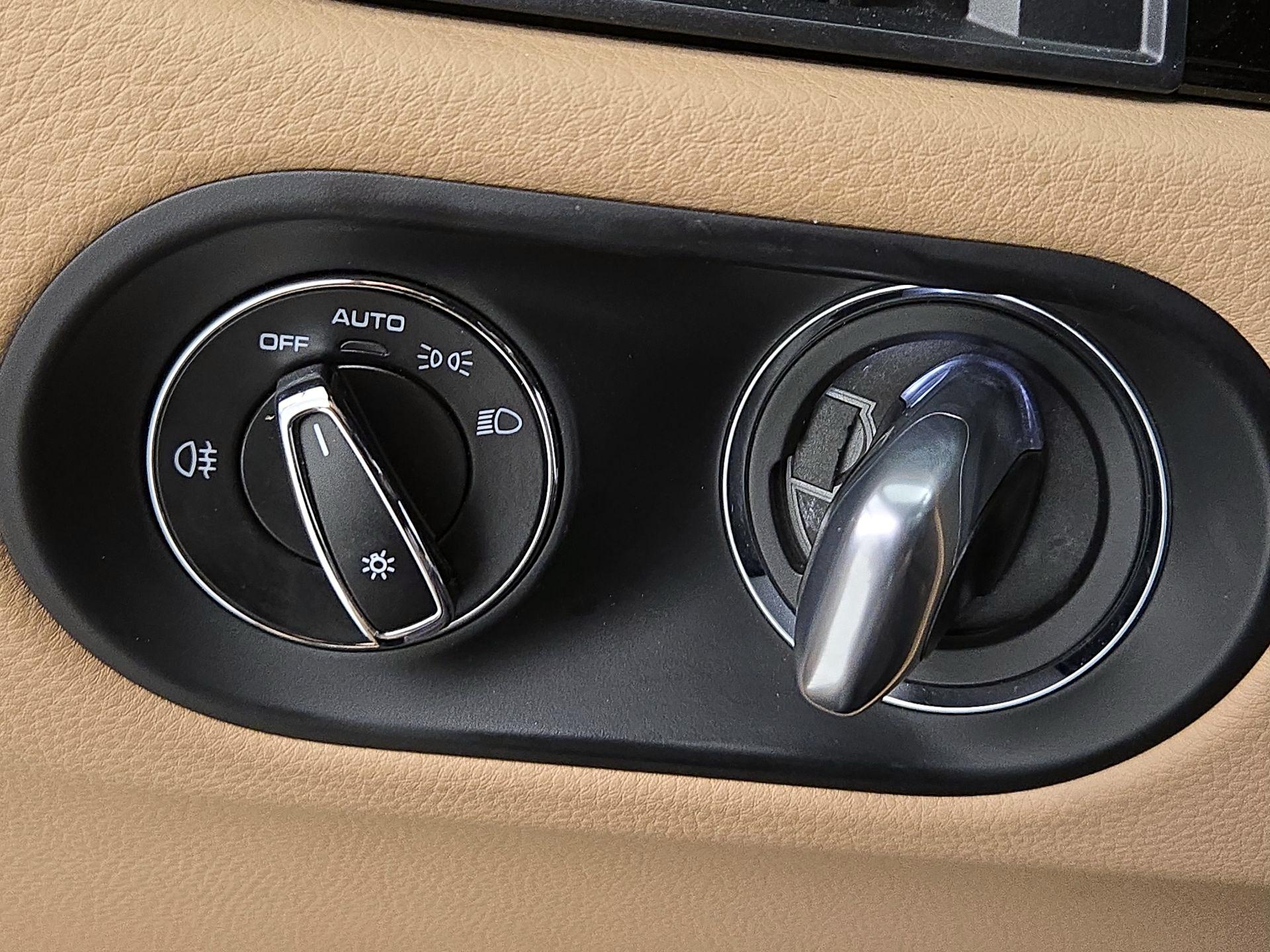 Thumbnail: 2023 Porsche Macan - 13