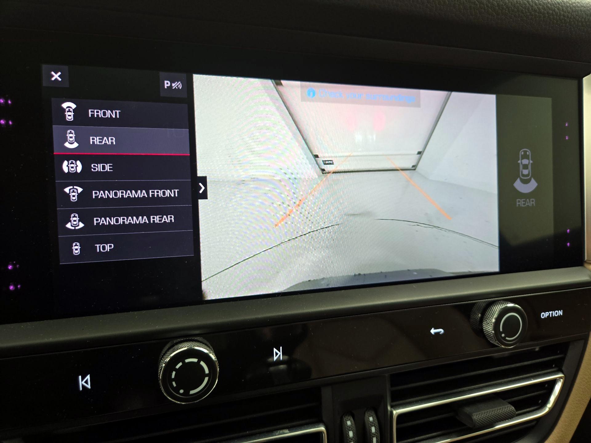 Thumbnail: 2023 Porsche Macan - 15