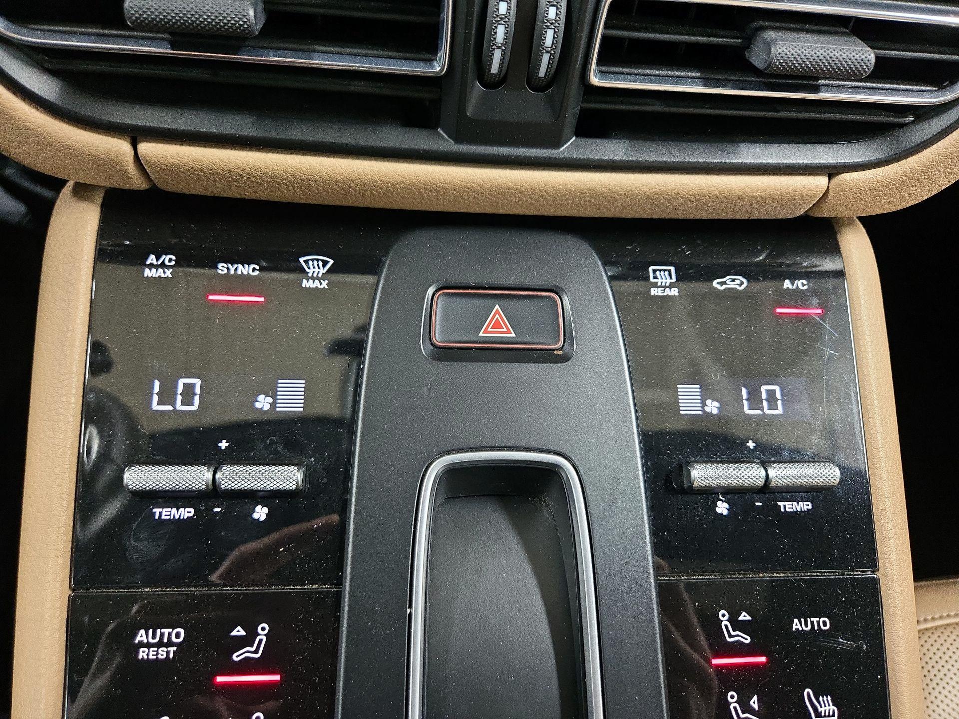 Thumbnail: 2023 Porsche Macan - 17