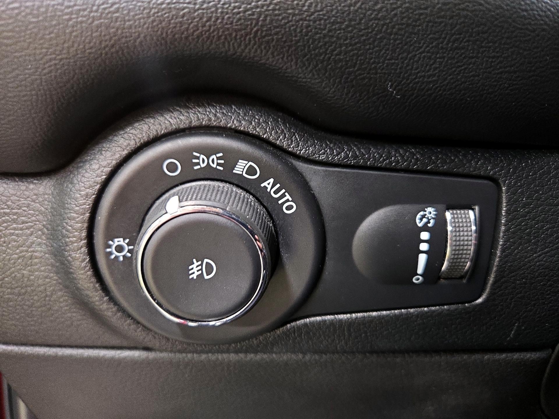 Thumbnail: 2022 Dodge Durango - 13