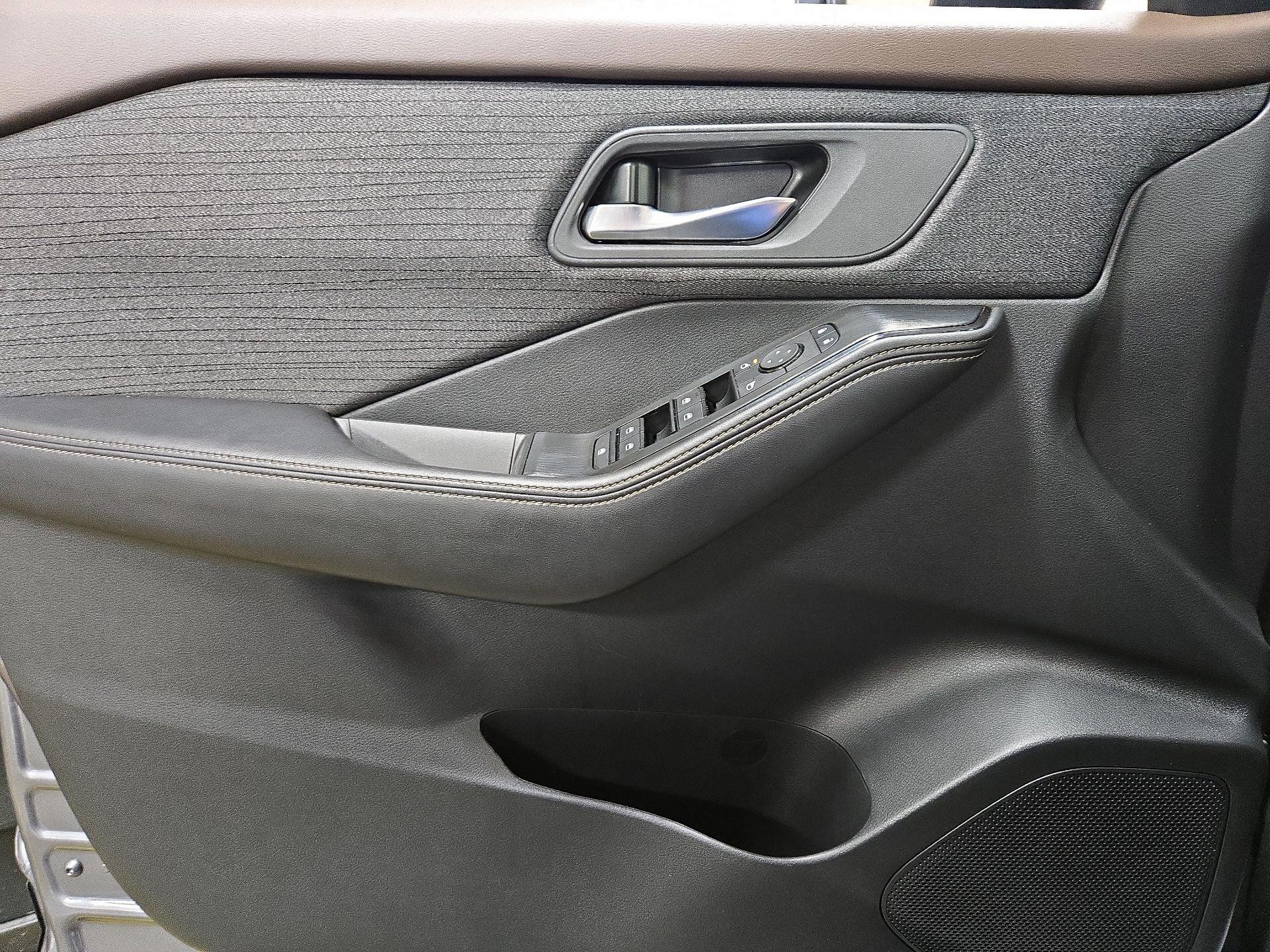 Thumbnail: 2023 Nissan Rogue - 12