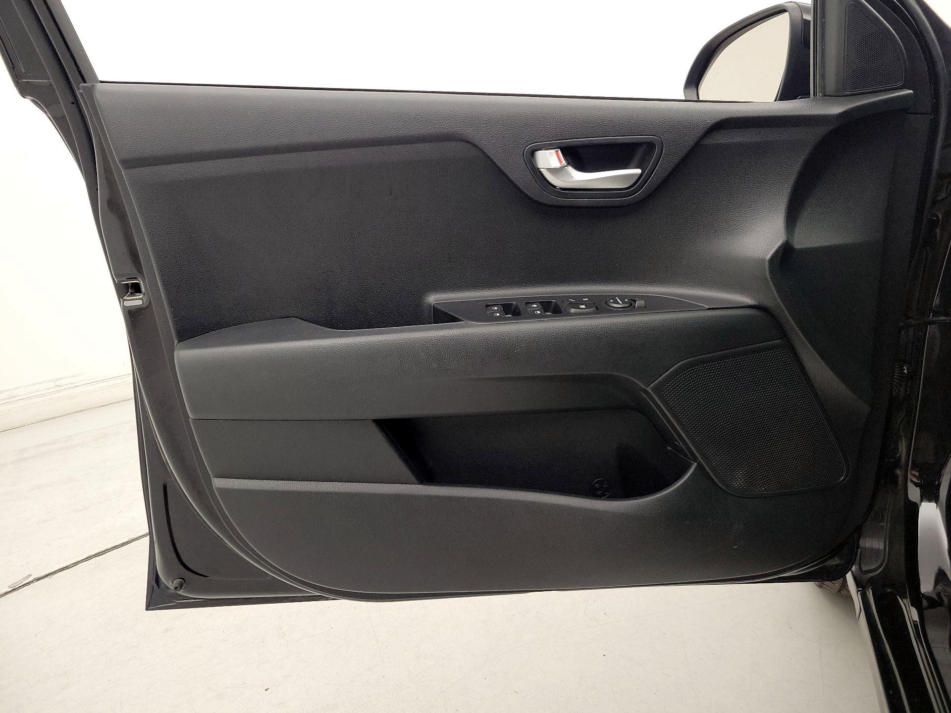 Thumbnail: 2023 Kia Rio - 12