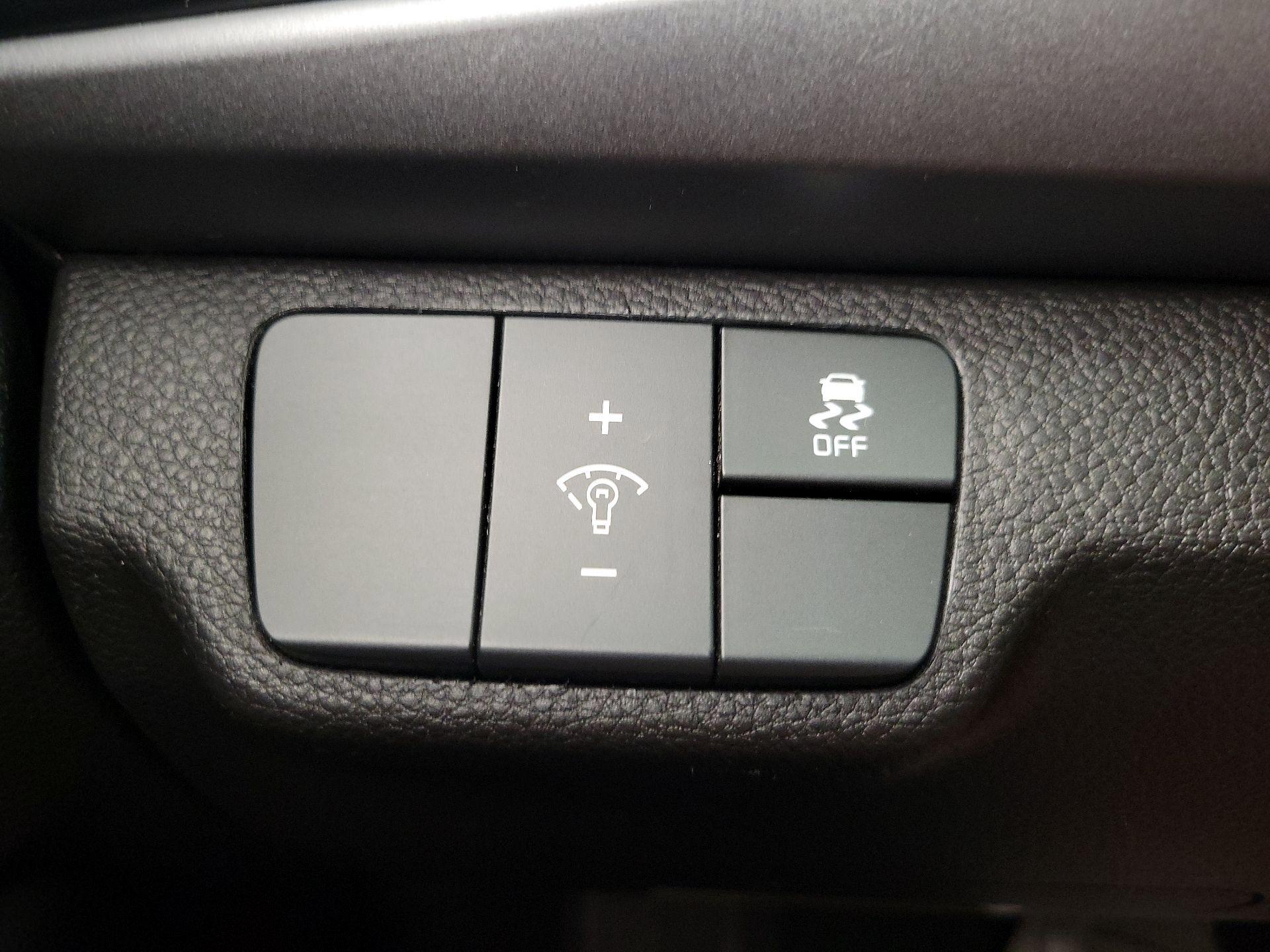 Thumbnail: 2023 Kia Rio - 13