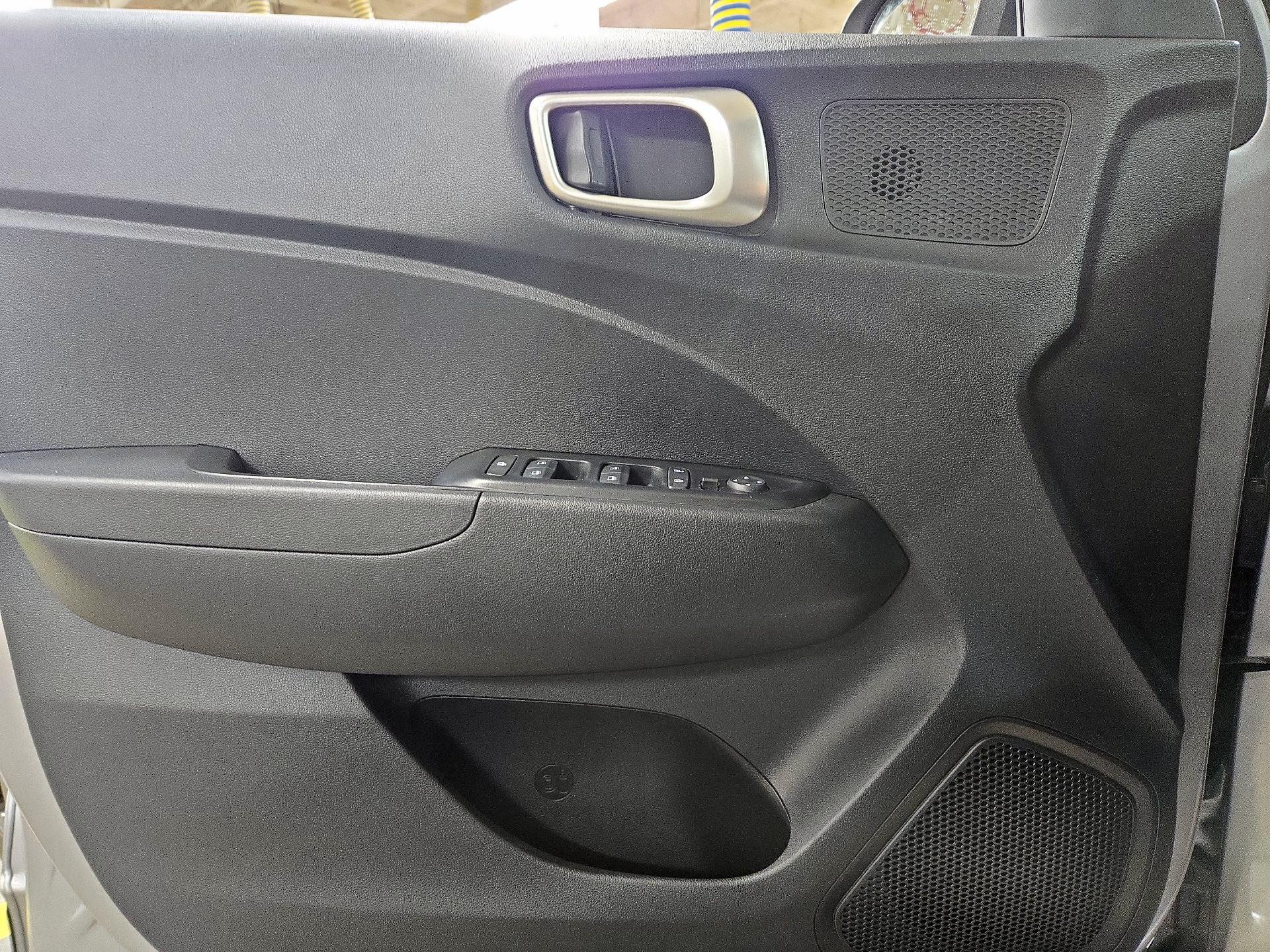 Thumbnail: 2023 Hyundai Venue - 12