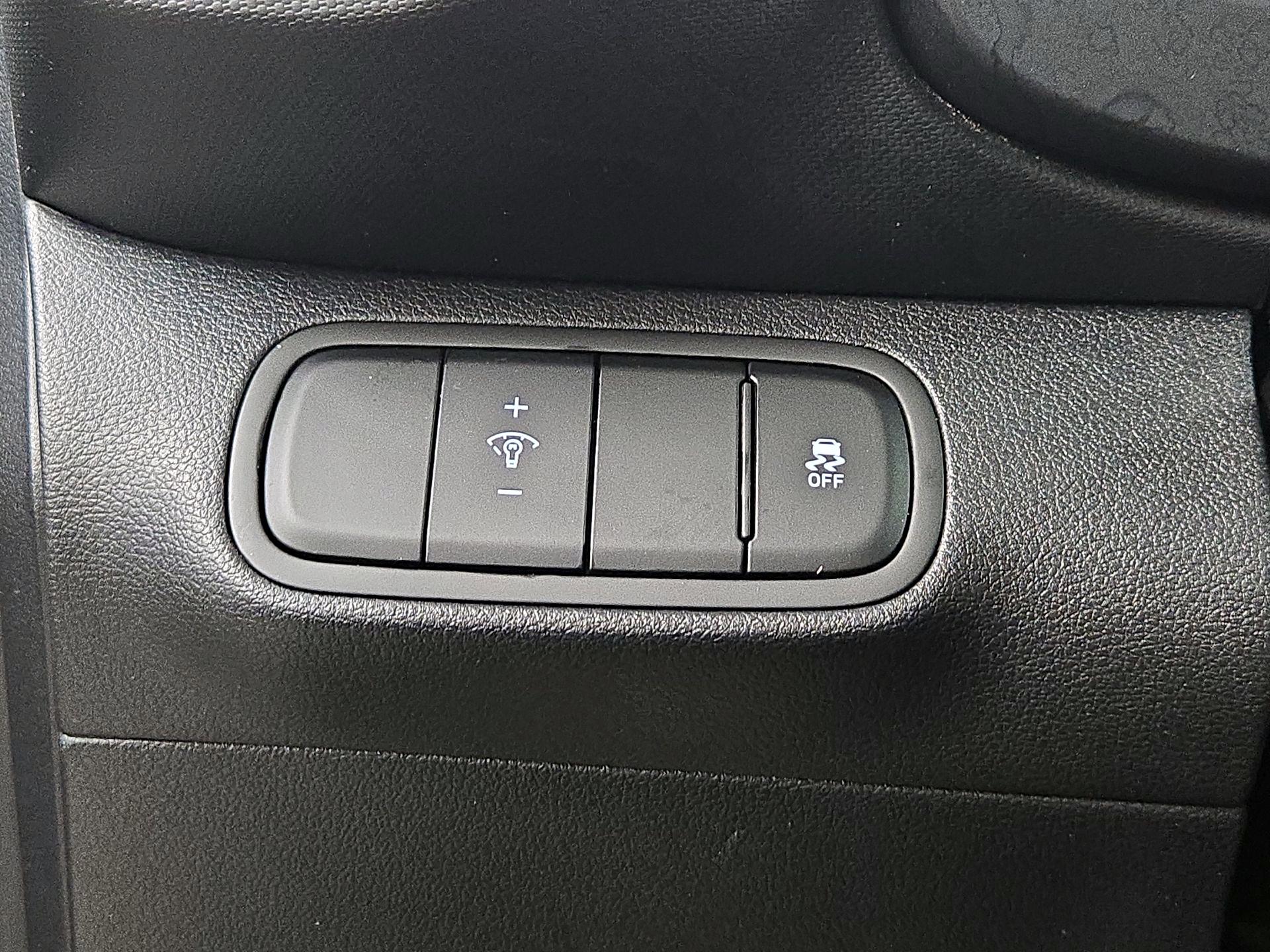 Thumbnail: 2023 Hyundai Venue - 13