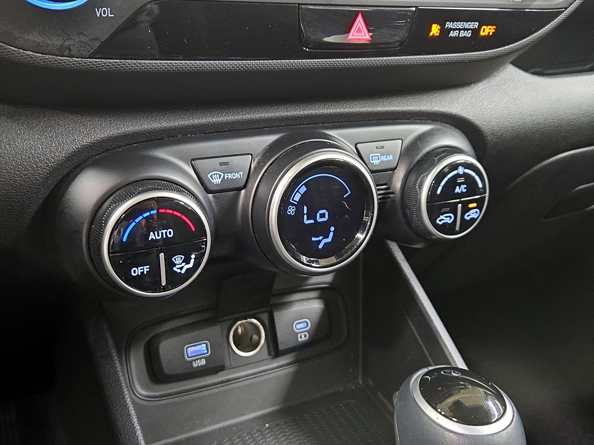 Thumbnail: 2023 Hyundai Venue - 16