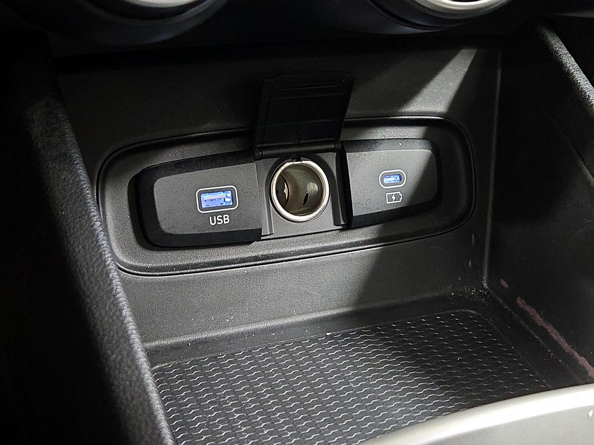 Thumbnail: 2023 Hyundai Venue - 18