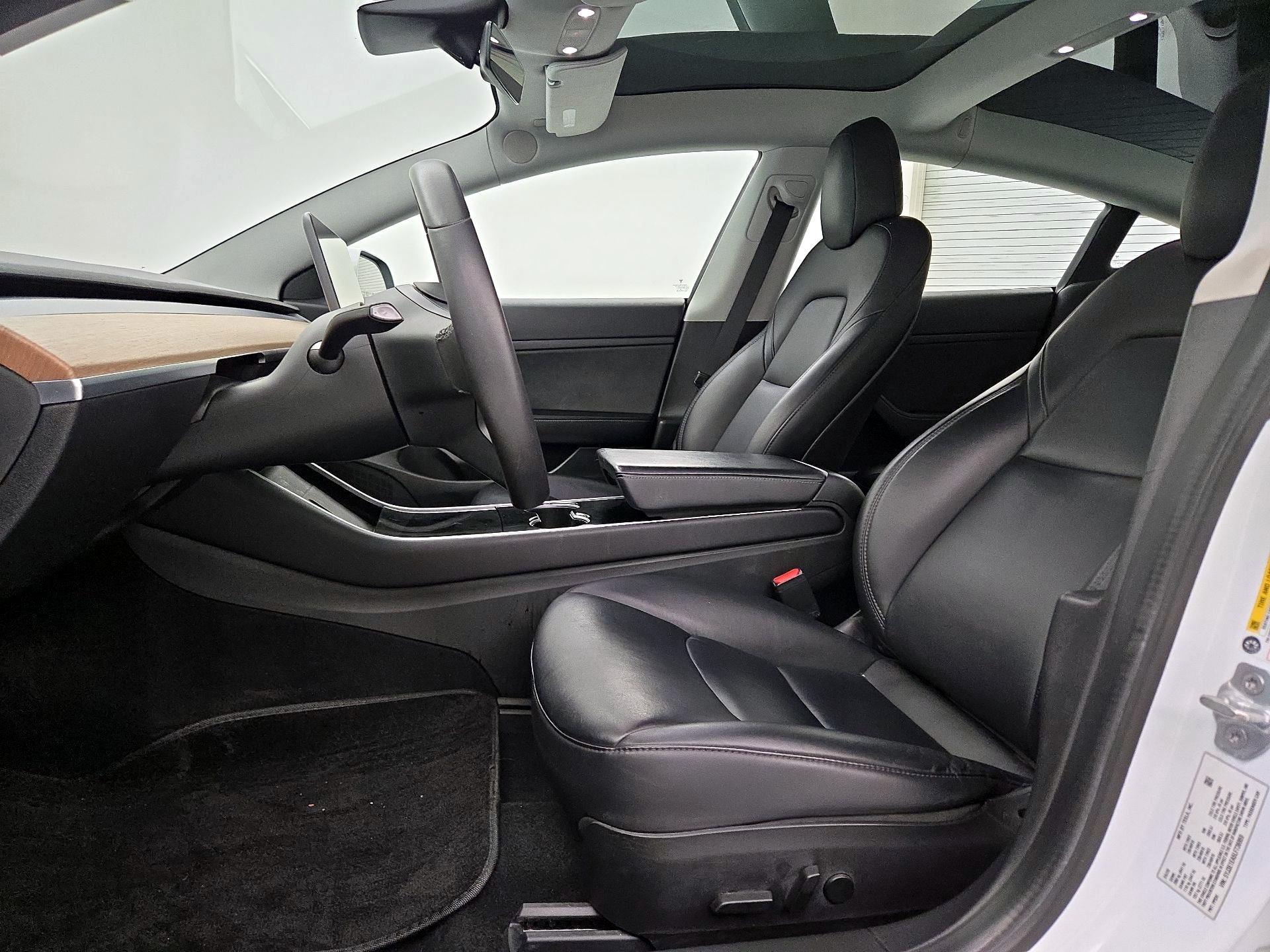 Thumbnail: 2020 Tesla Model 3 - 11