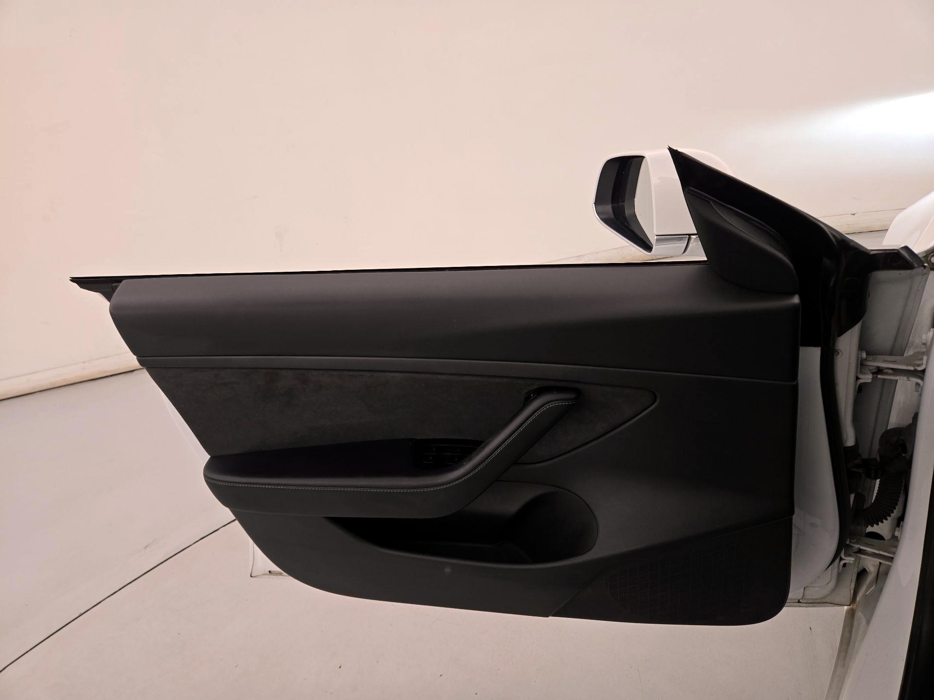 Thumbnail: 2020 Tesla Model 3 - 12