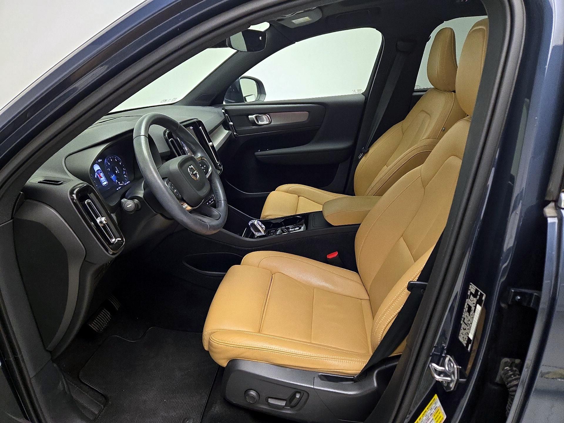 Thumbnail: 2021 Volvo XC40 - 11