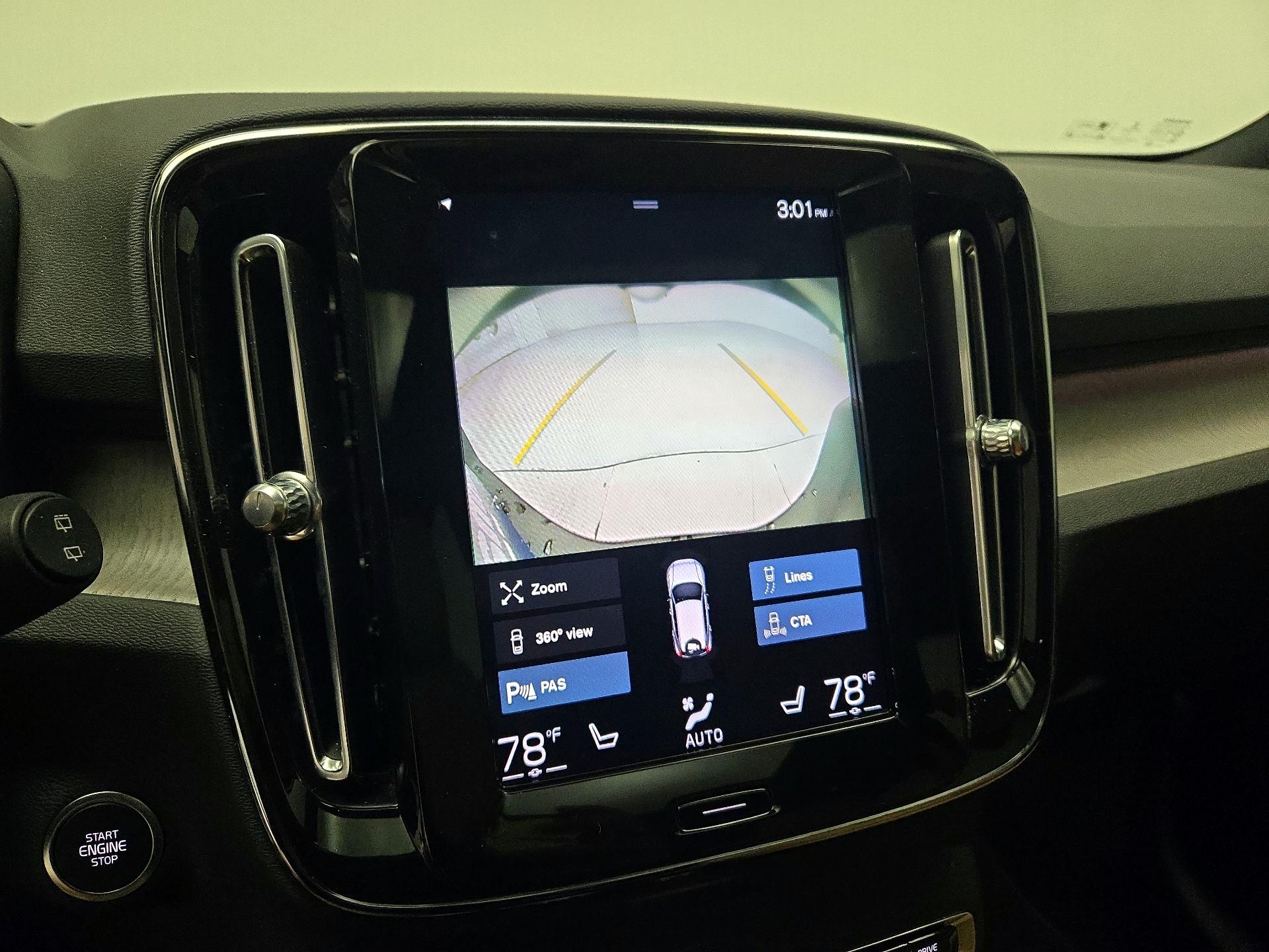 Thumbnail: 2021 Volvo XC40 - 14