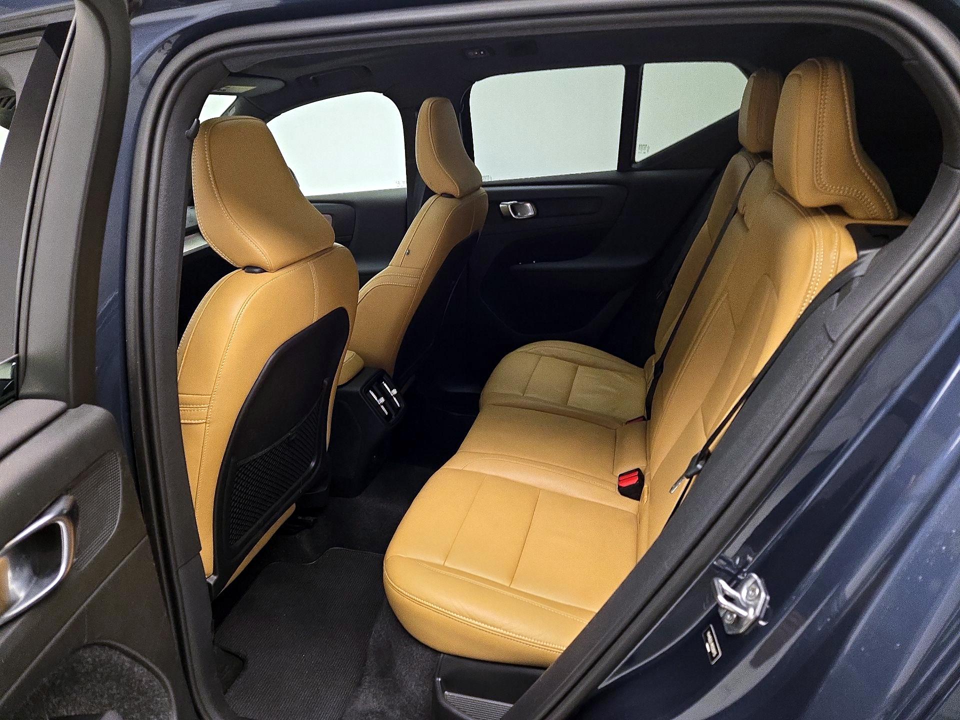 Thumbnail: 2021 Volvo XC40 - 20