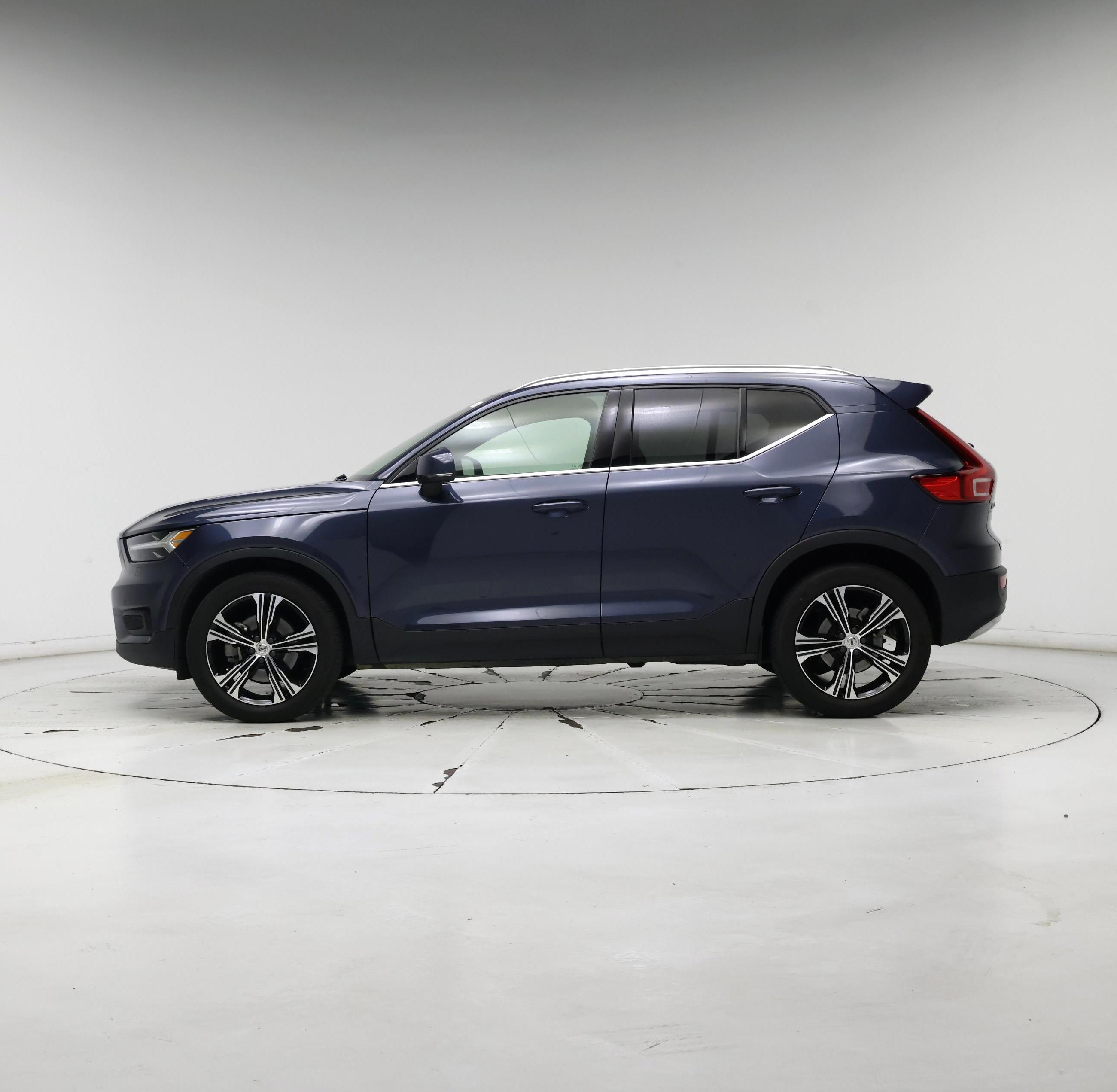 Thumbnail: 2021 Volvo XC40 - 3