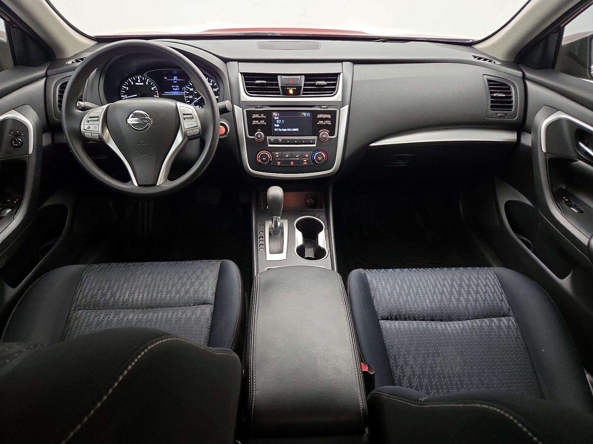 Thumbnail: 2016 Nissan Altima - 9