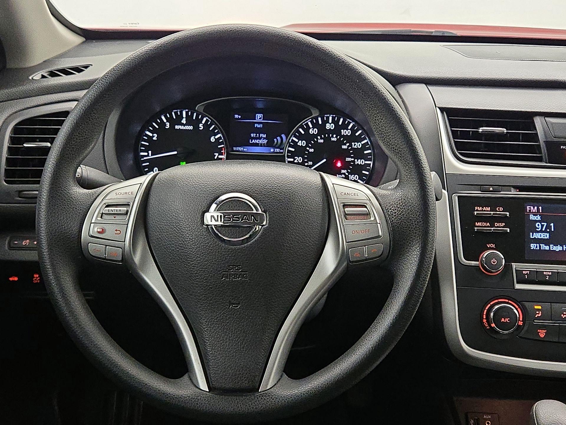 Thumbnail: 2016 Nissan Altima - 10