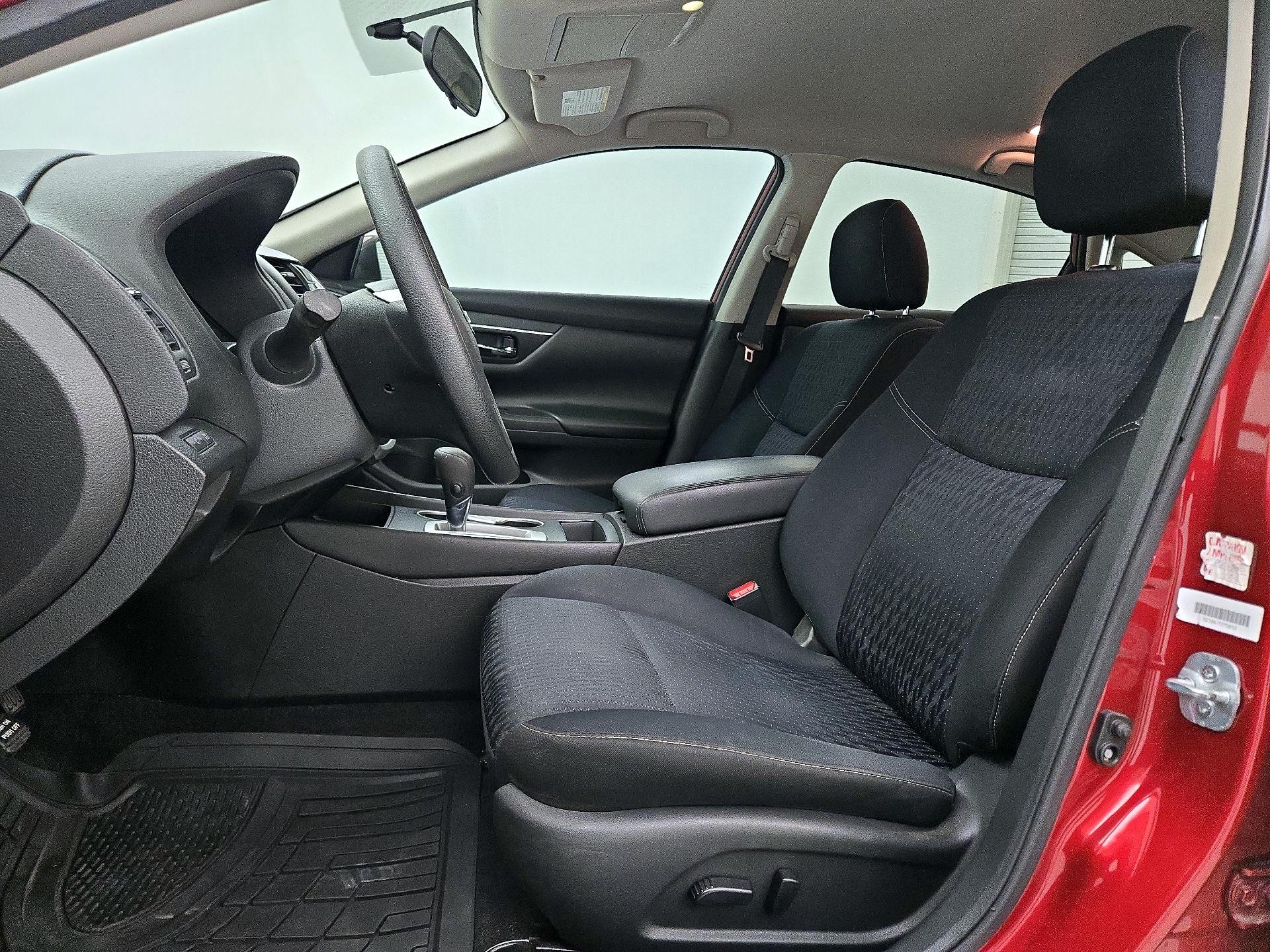 Thumbnail: 2016 Nissan Altima - 11