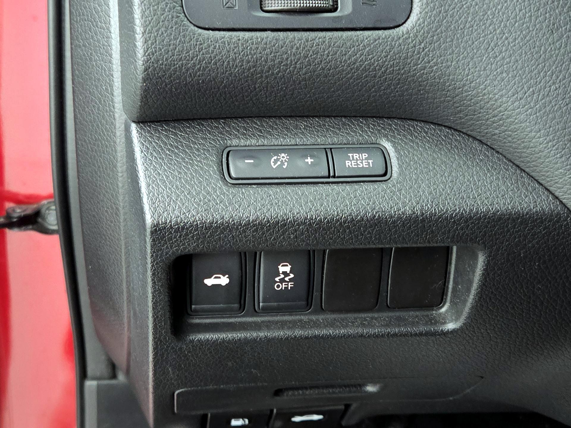 Thumbnail: 2016 Nissan Altima - 13