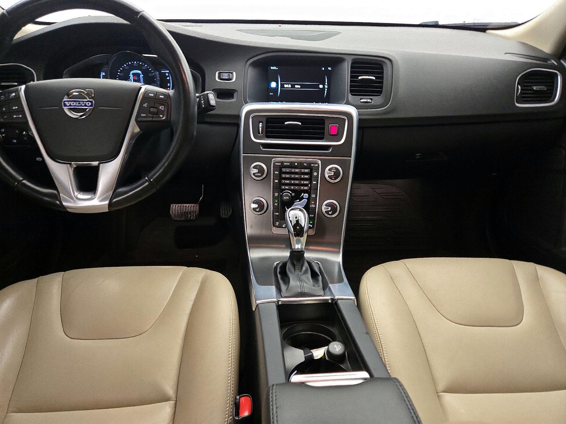 Thumbnail: 2016 Volvo V60 - 9