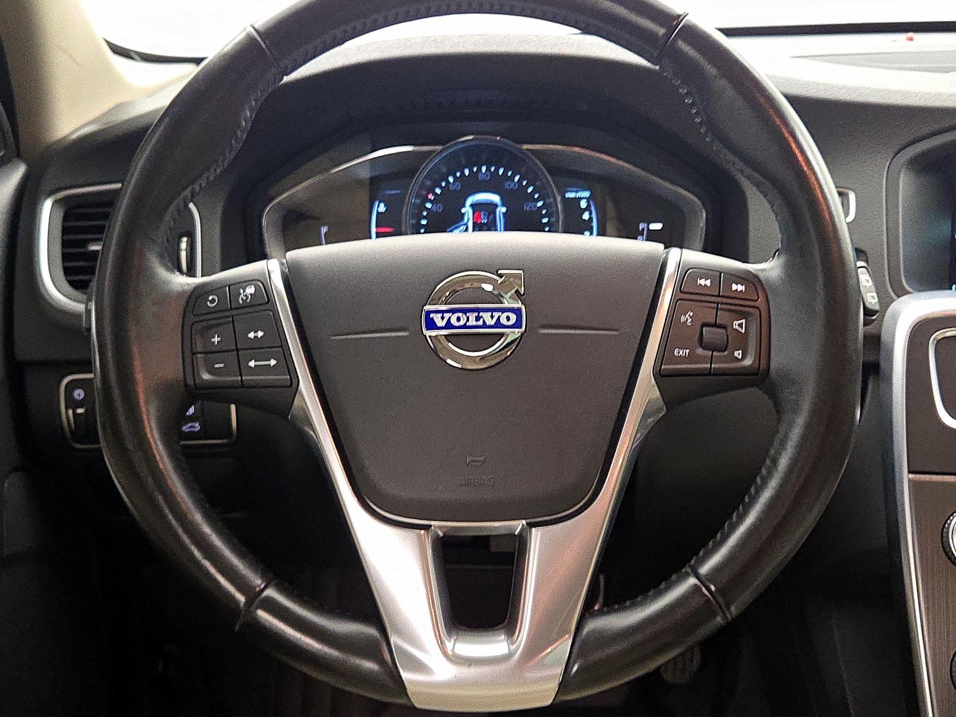 Thumbnail: 2016 Volvo V60 - 10