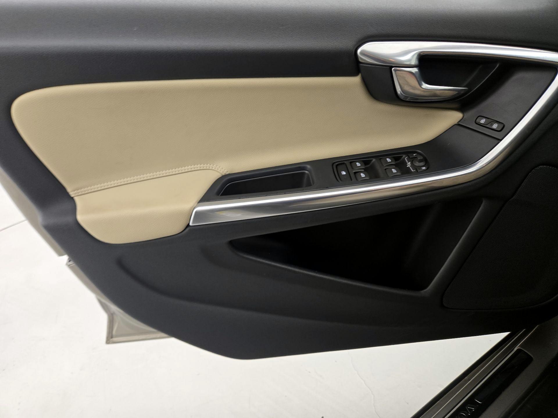 Thumbnail: 2016 Volvo V60 - 12