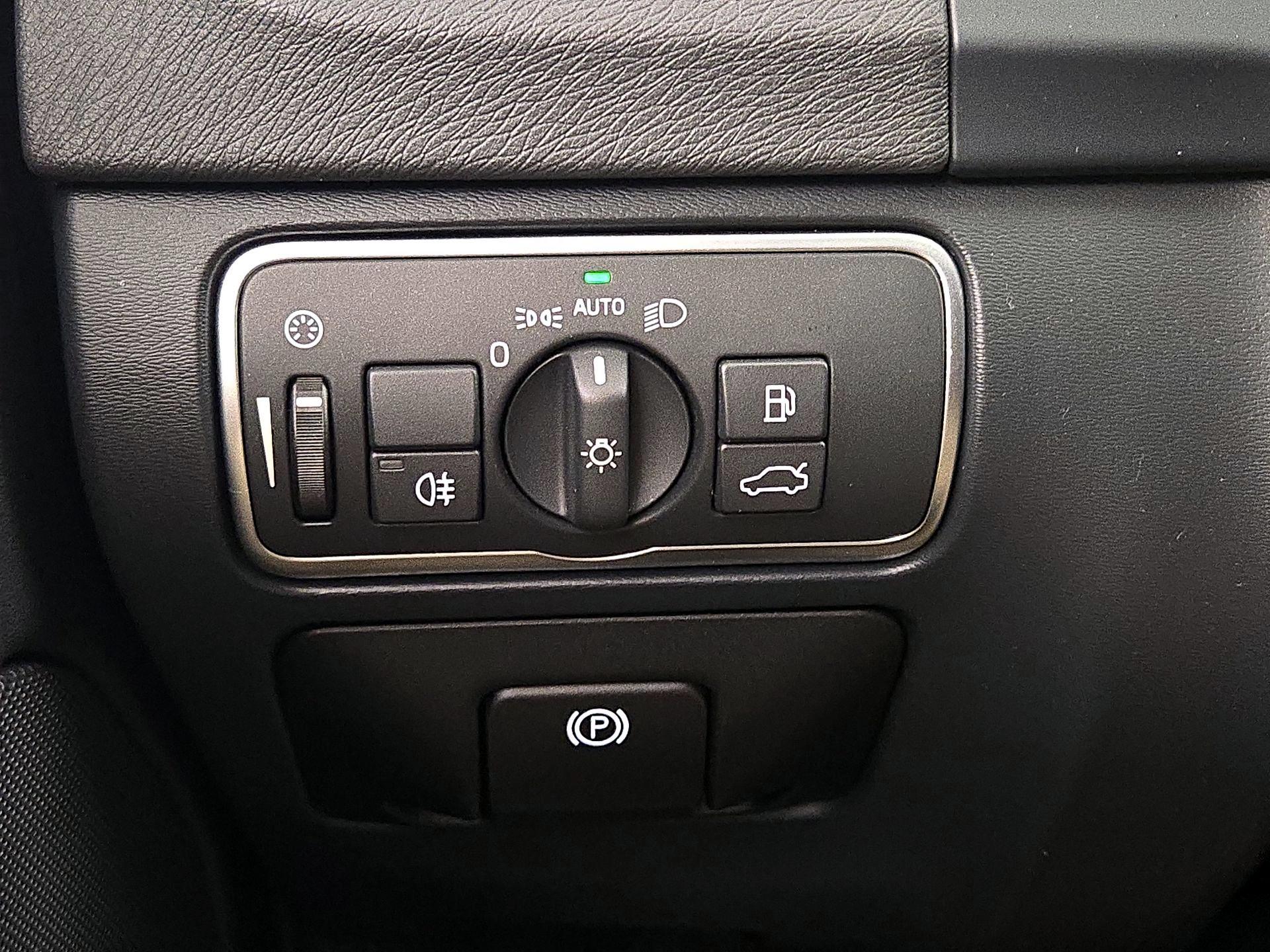 Thumbnail: 2016 Volvo V60 - 13