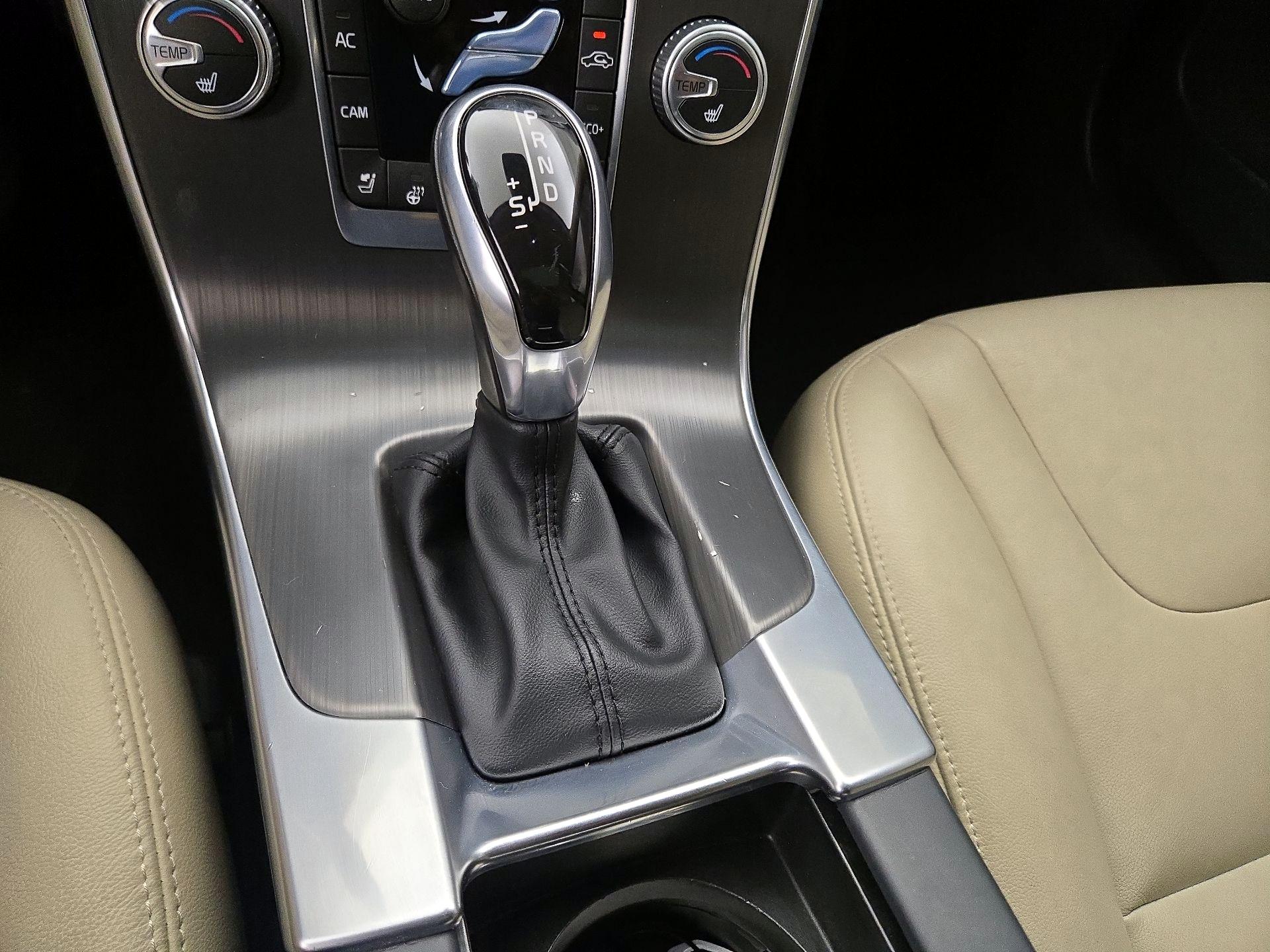 Thumbnail: 2016 Volvo V60 - 17