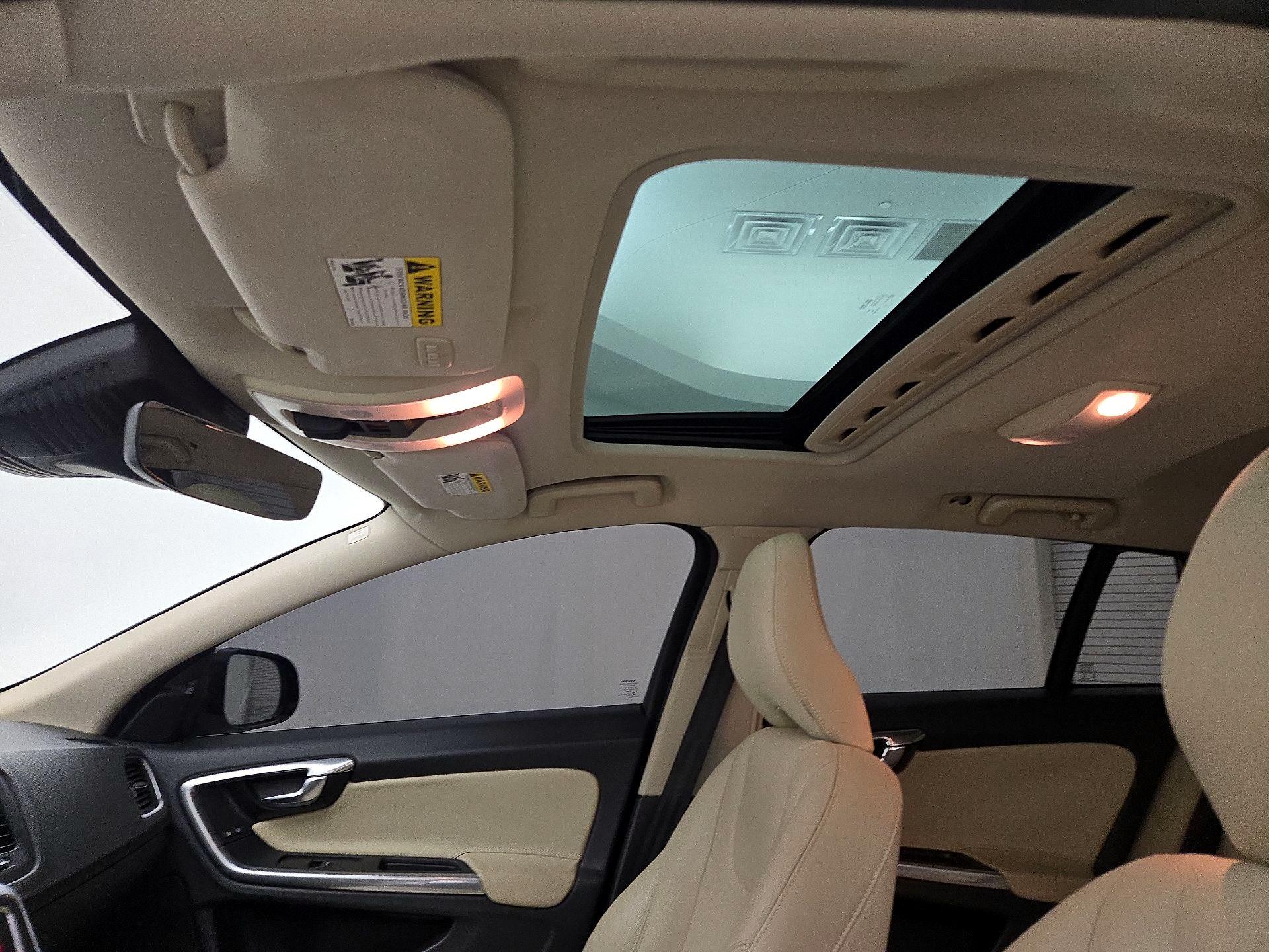 Thumbnail: 2016 Volvo V60 - 19