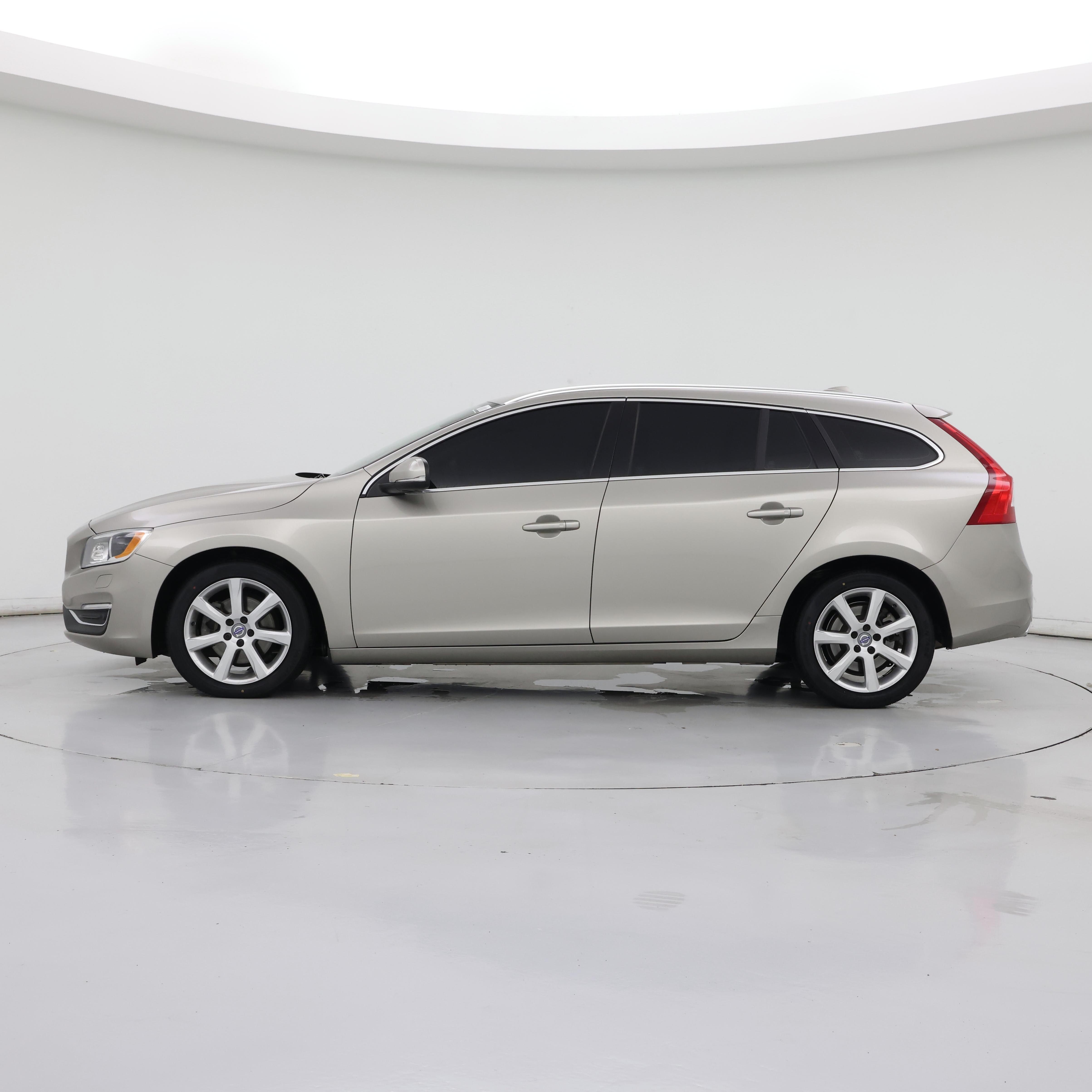 Thumbnail: 2016 Volvo V60 - 3