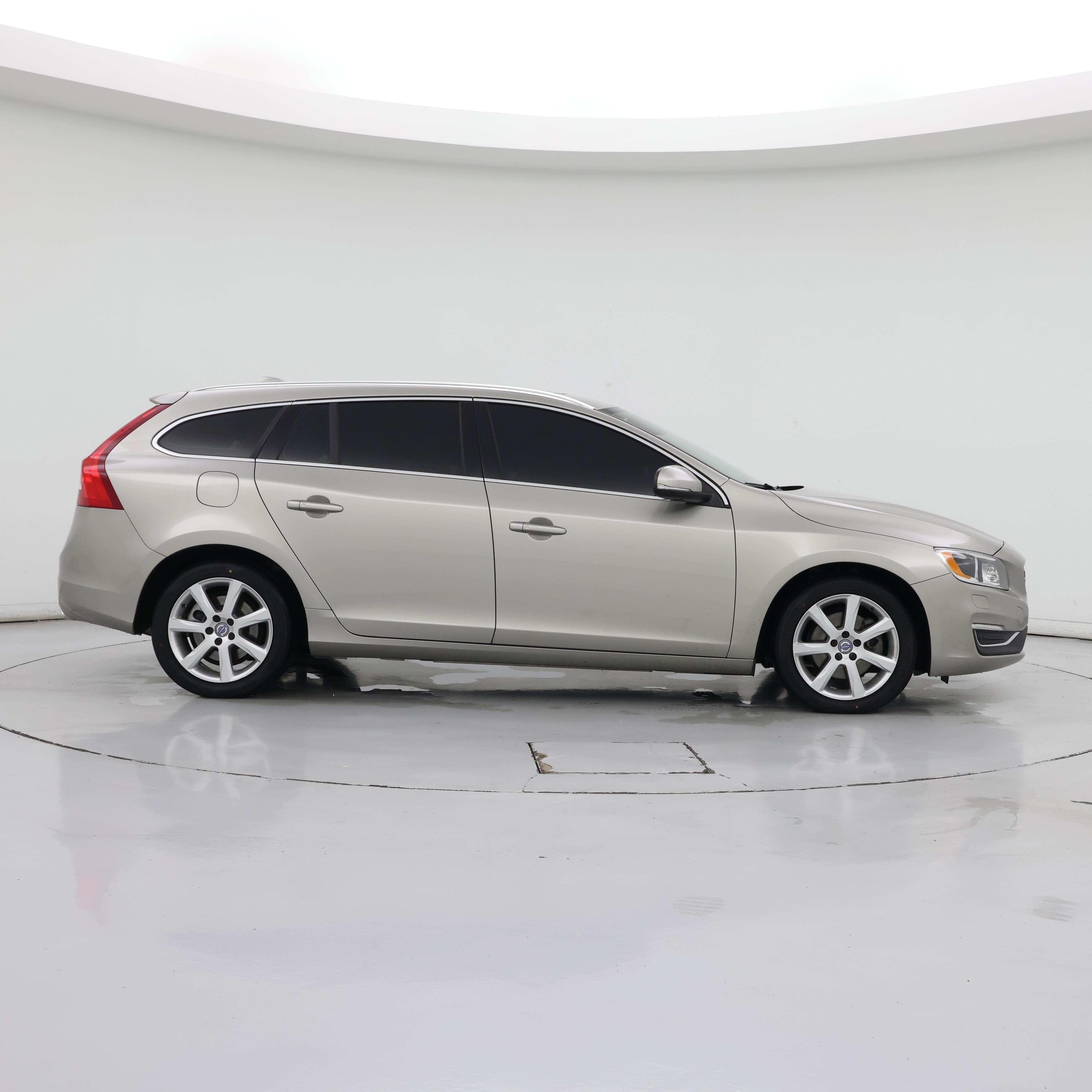 Thumbnail: 2016 Volvo V60 - 7