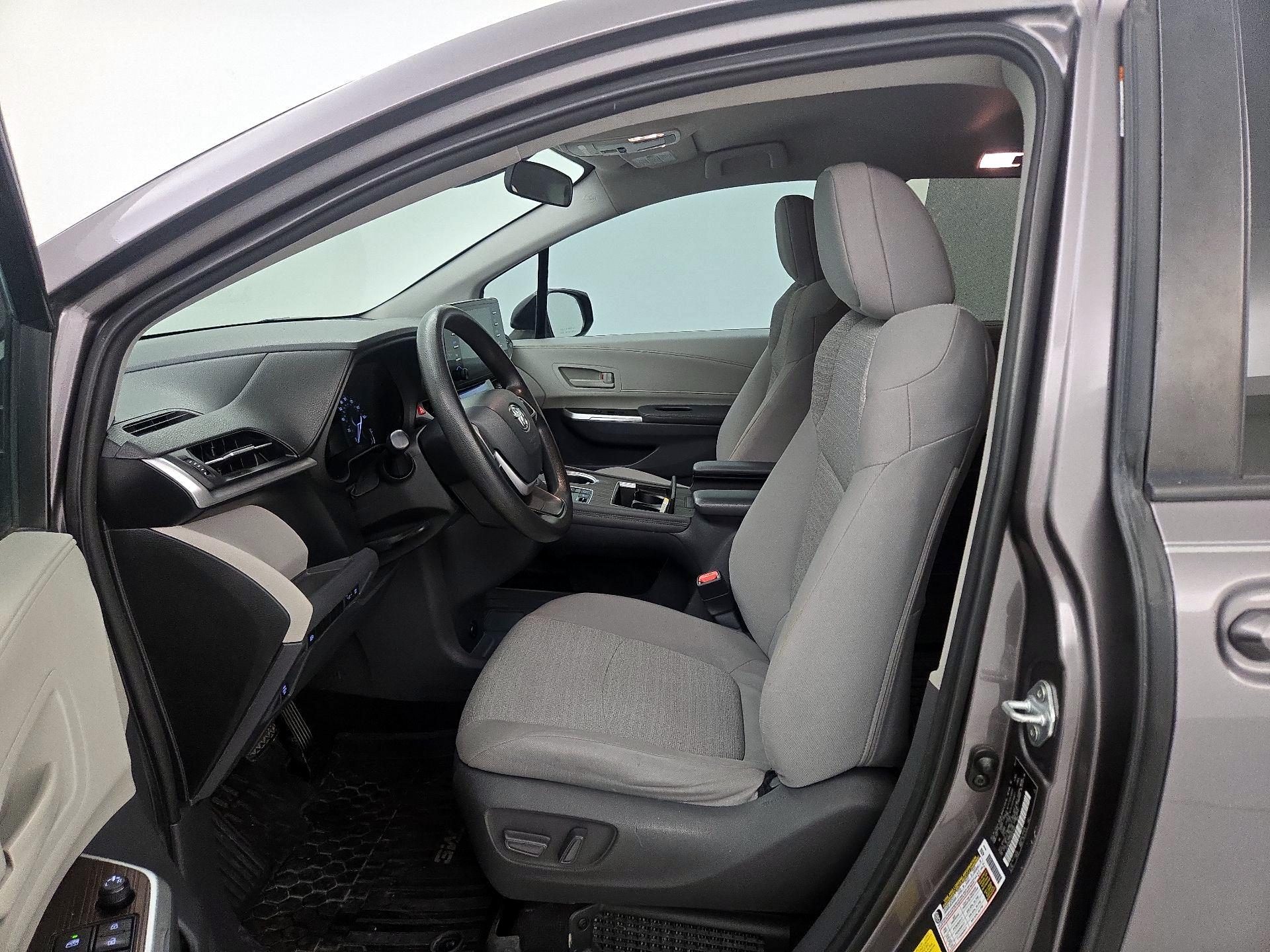 Thumbnail: 2021 Toyota Sienna - 11