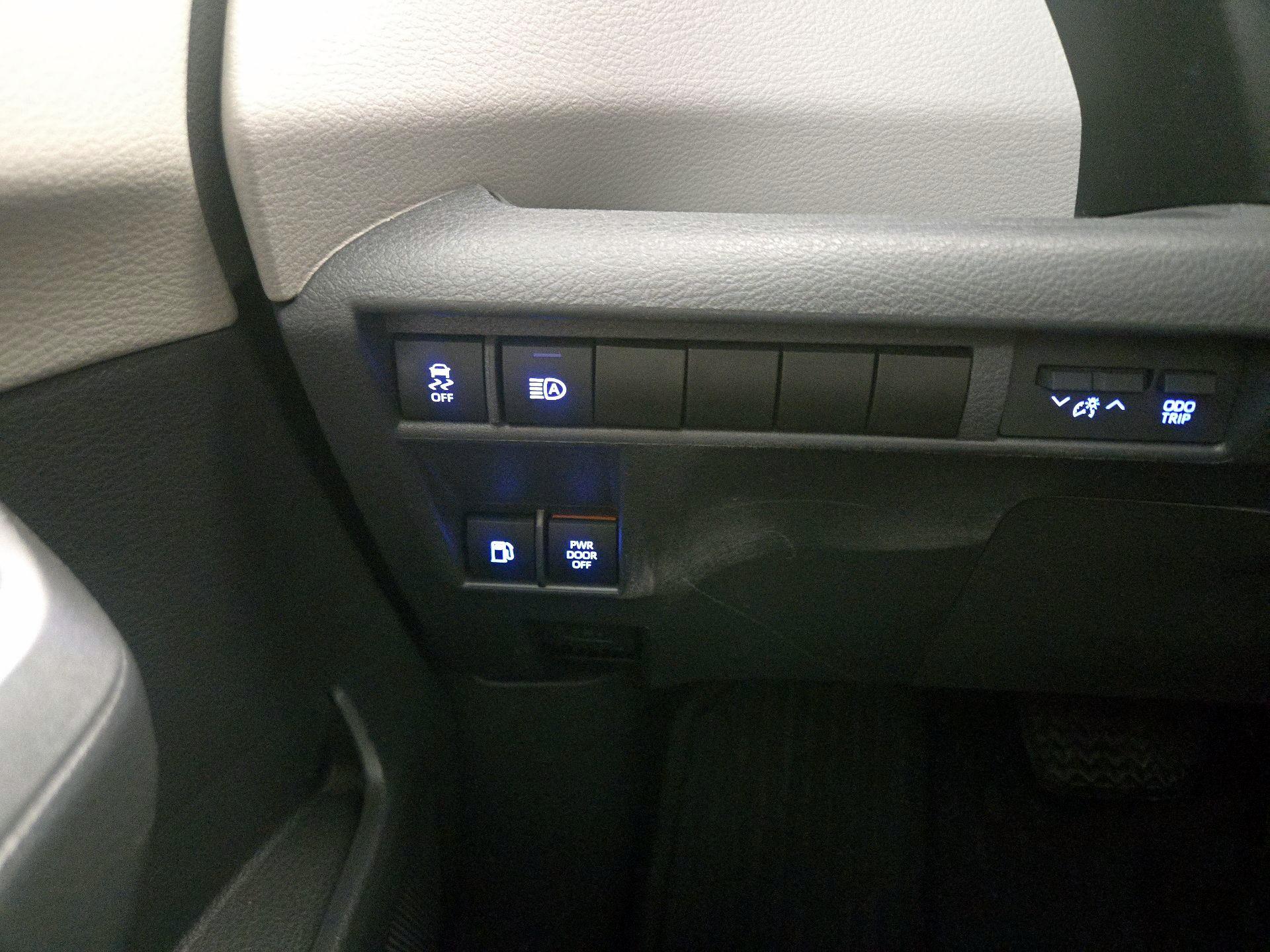 Thumbnail: 2021 Toyota Sienna - 13