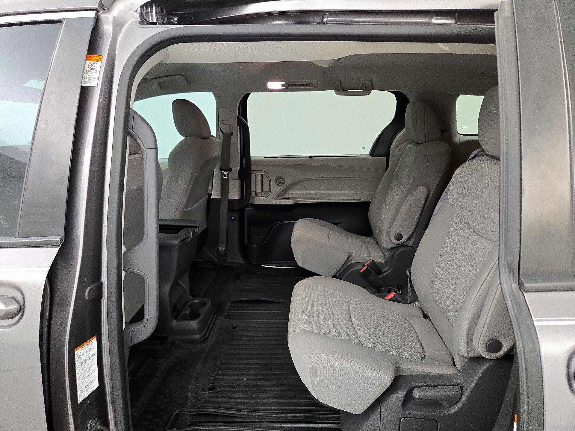 Thumbnail: 2021 Toyota Sienna - 19