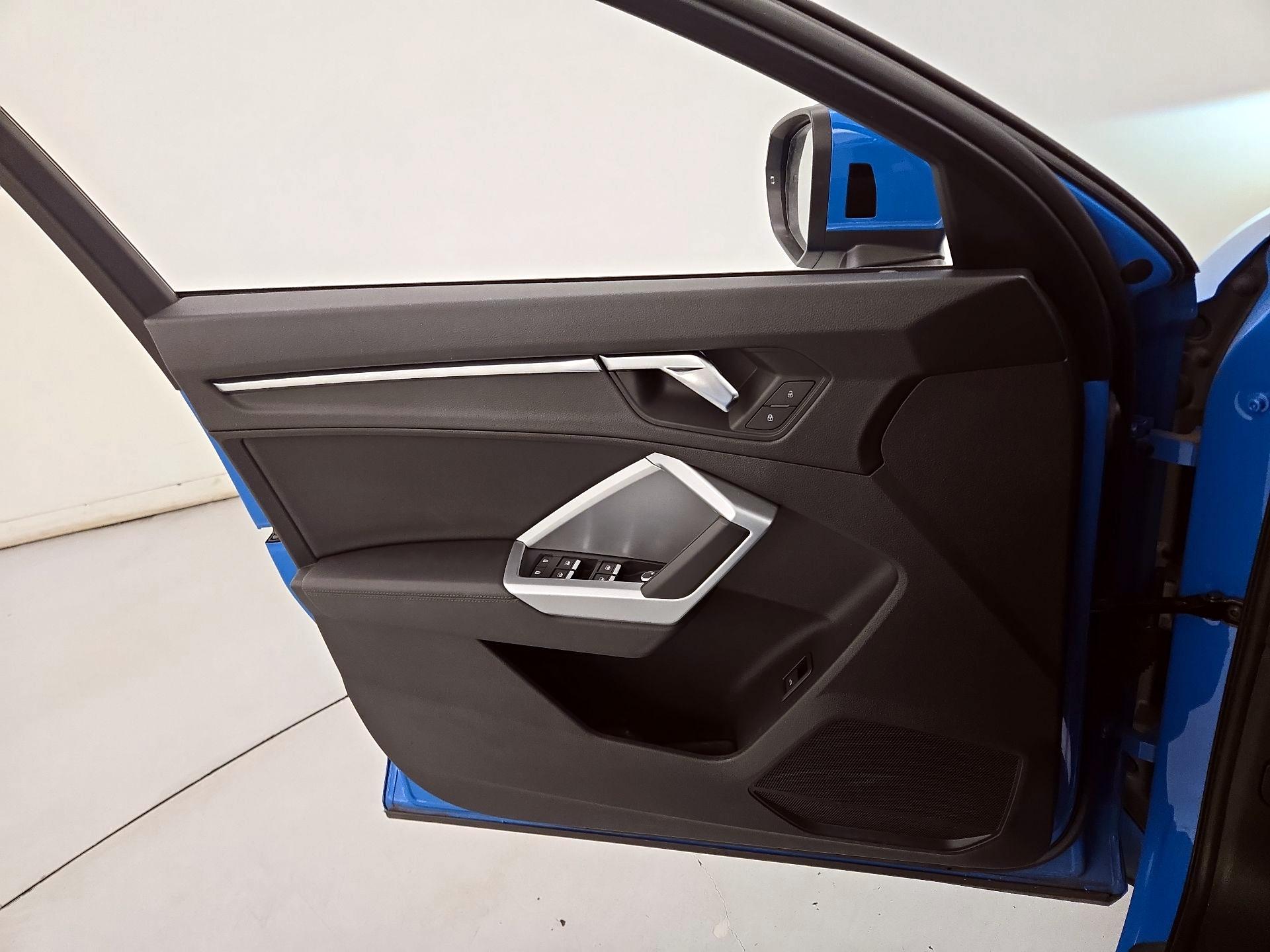 Thumbnail: 2020 Audi Q3 - 12