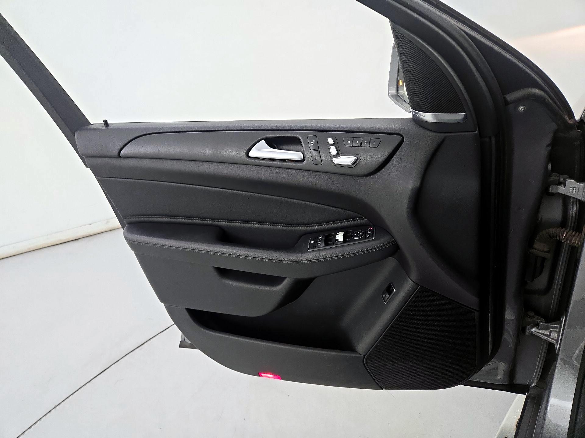 Thumbnail: 2016 Mercedes-Benz GLE - 12