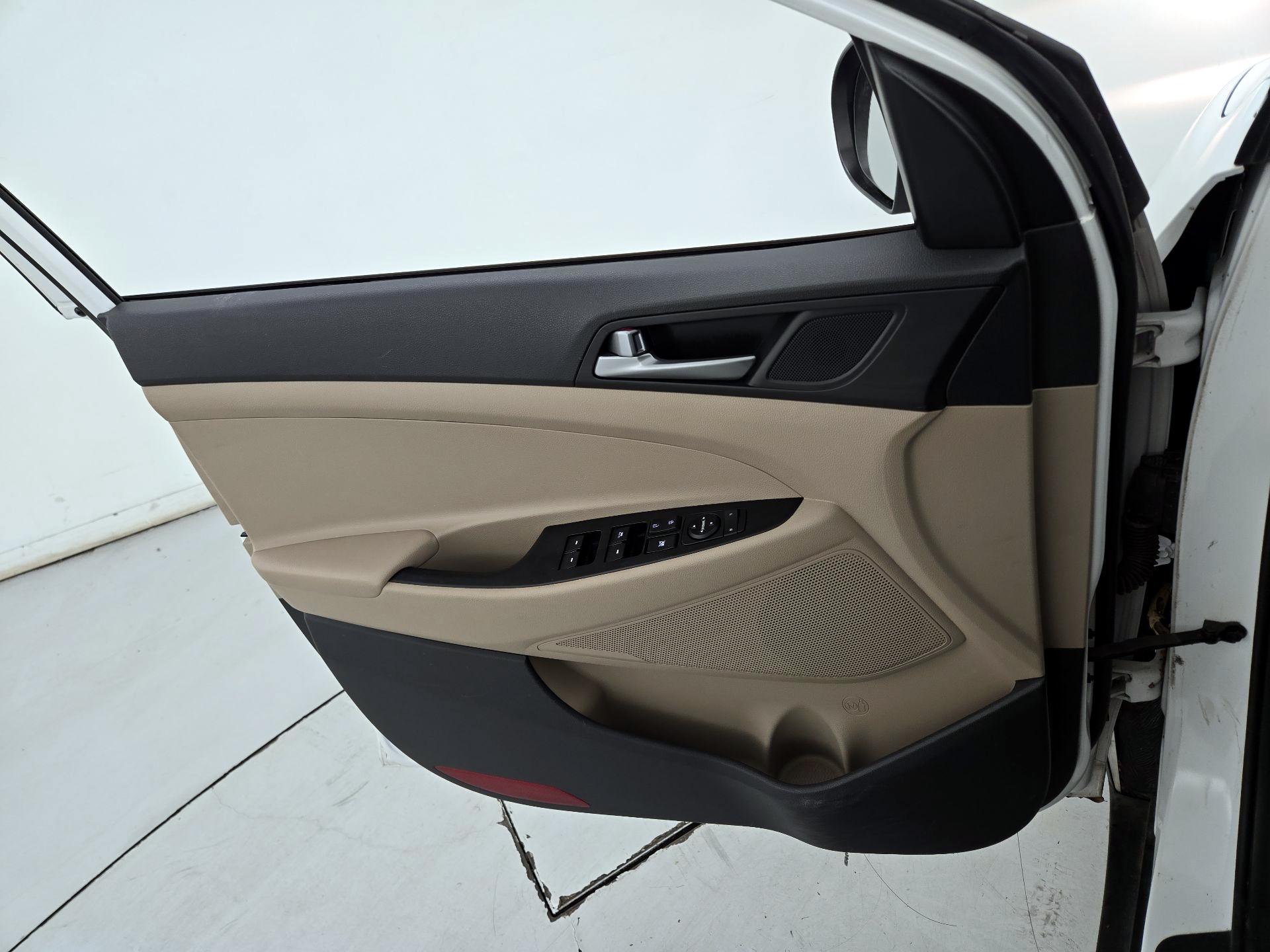 Thumbnail: 2016 Hyundai Tucson - 12