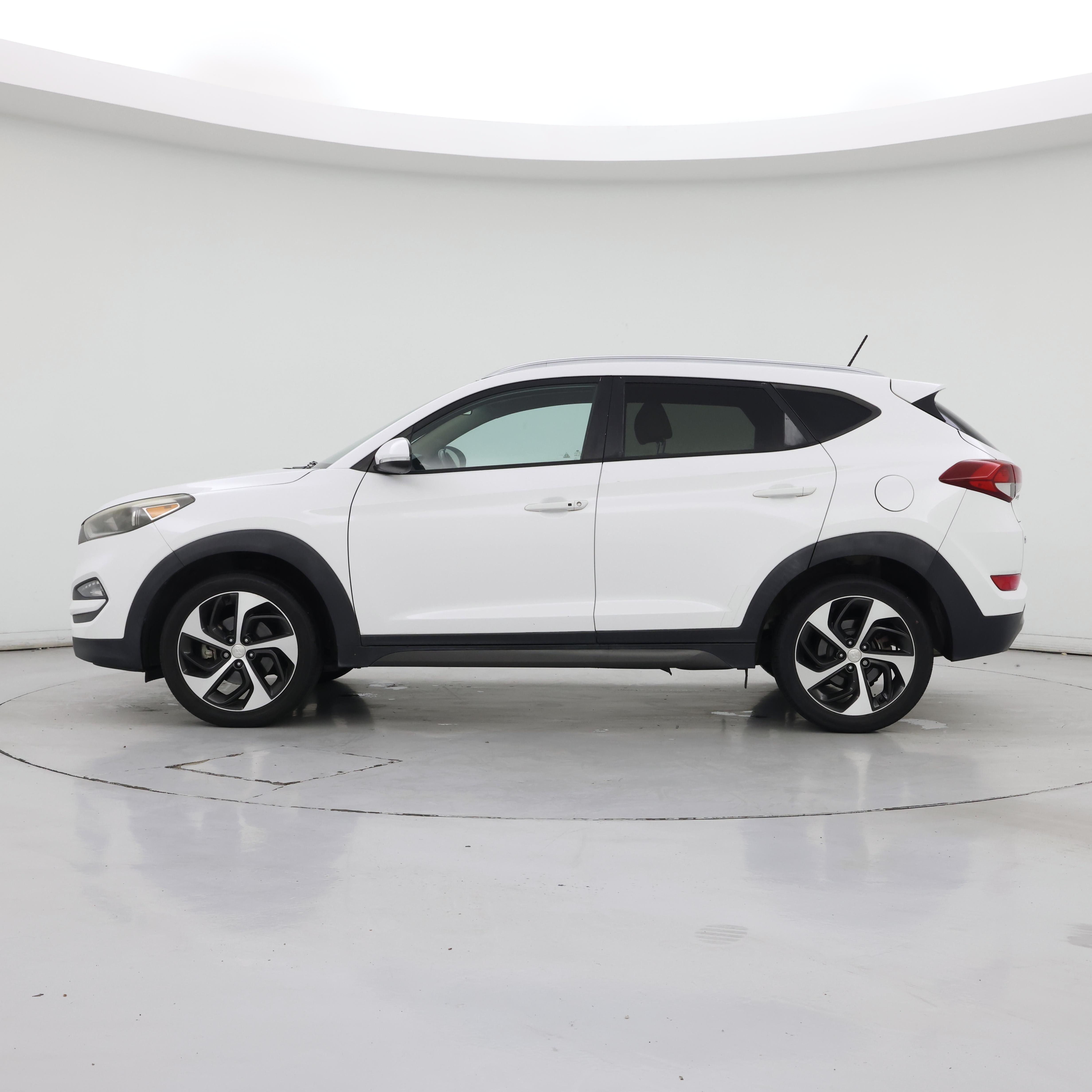 Thumbnail: 2016 Hyundai Tucson - 3