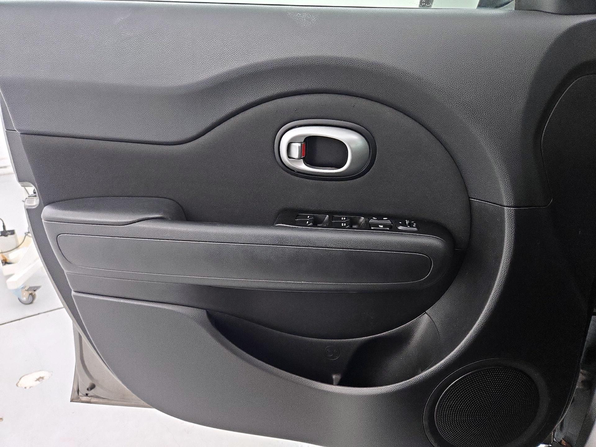 Thumbnail: 2014 Kia Soul - 12