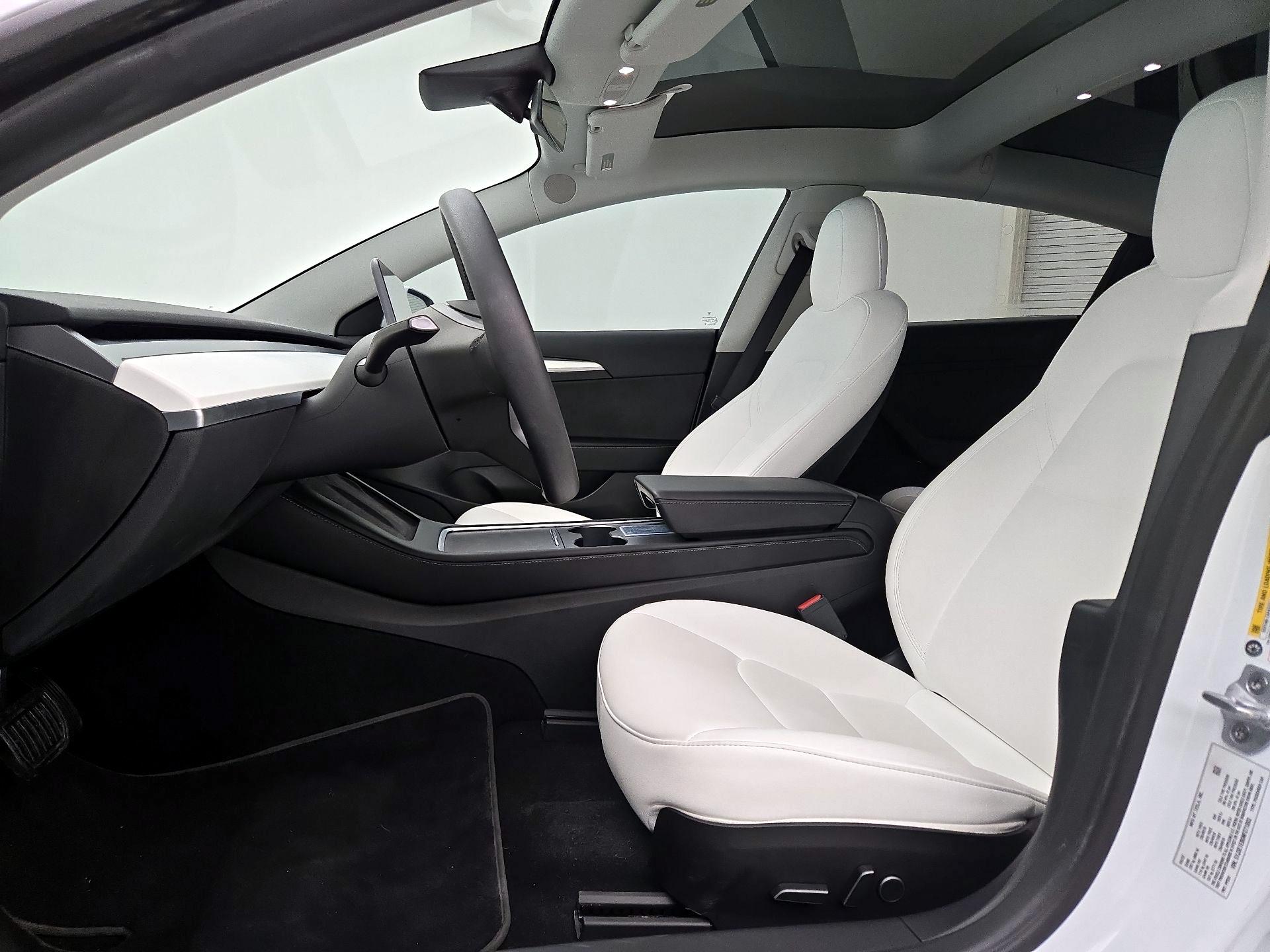 Thumbnail: 2022 Tesla Model 3 - 11