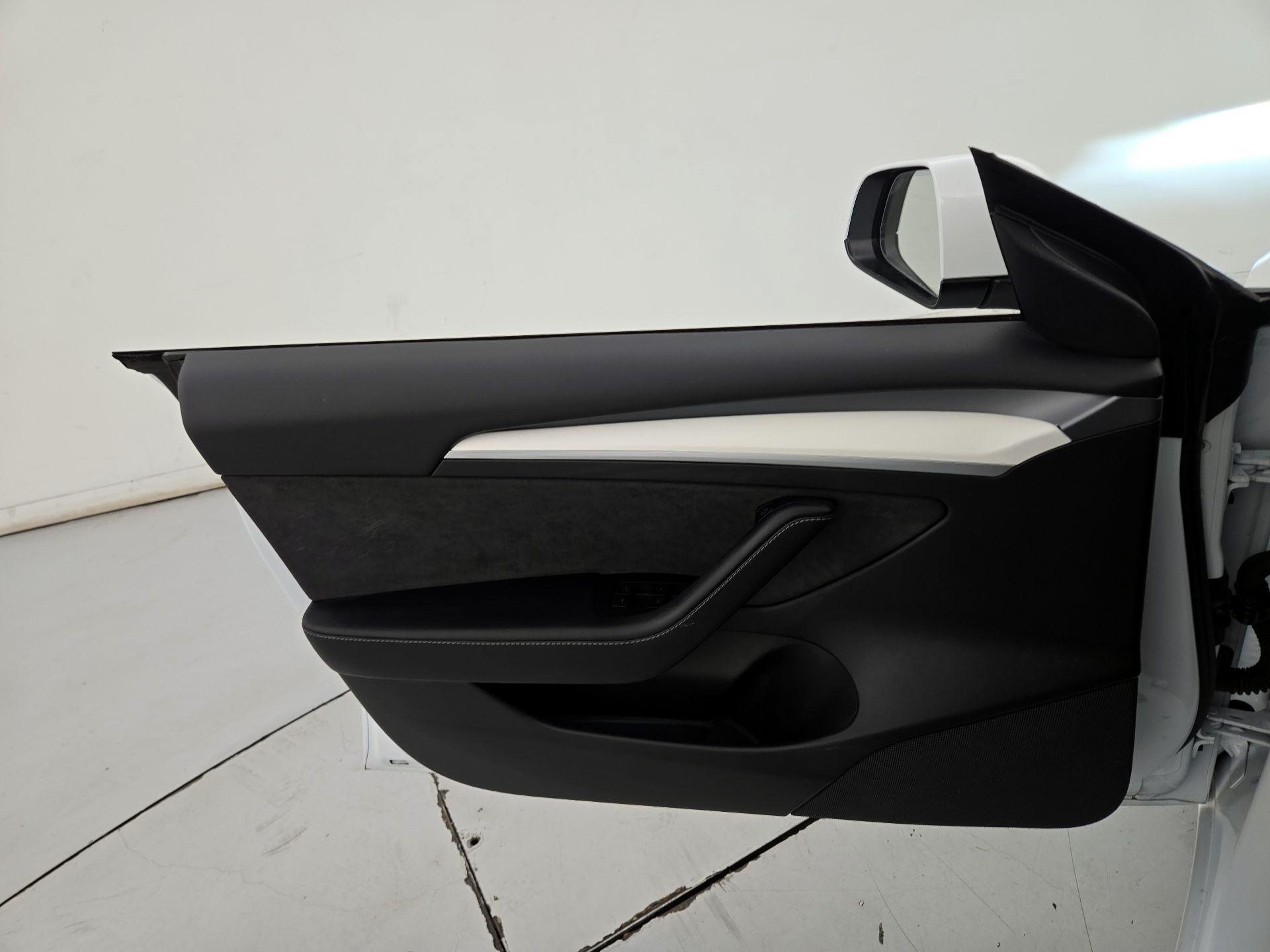 Thumbnail: 2022 Tesla Model 3 - 12