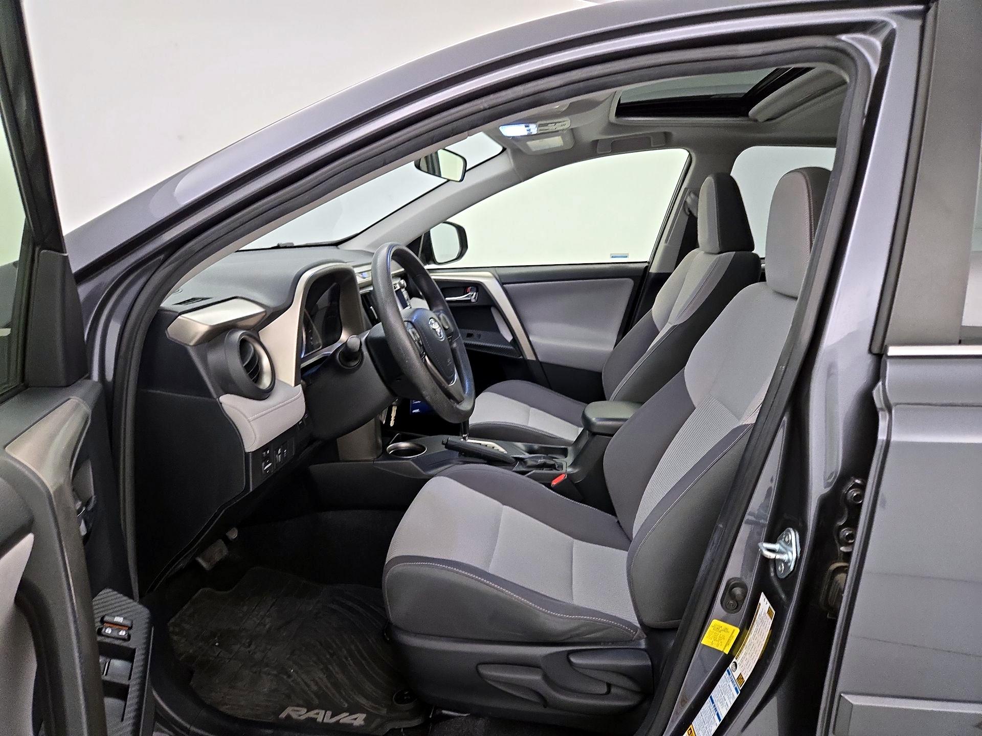 Thumbnail: 2015 Toyota RAV4 - 11