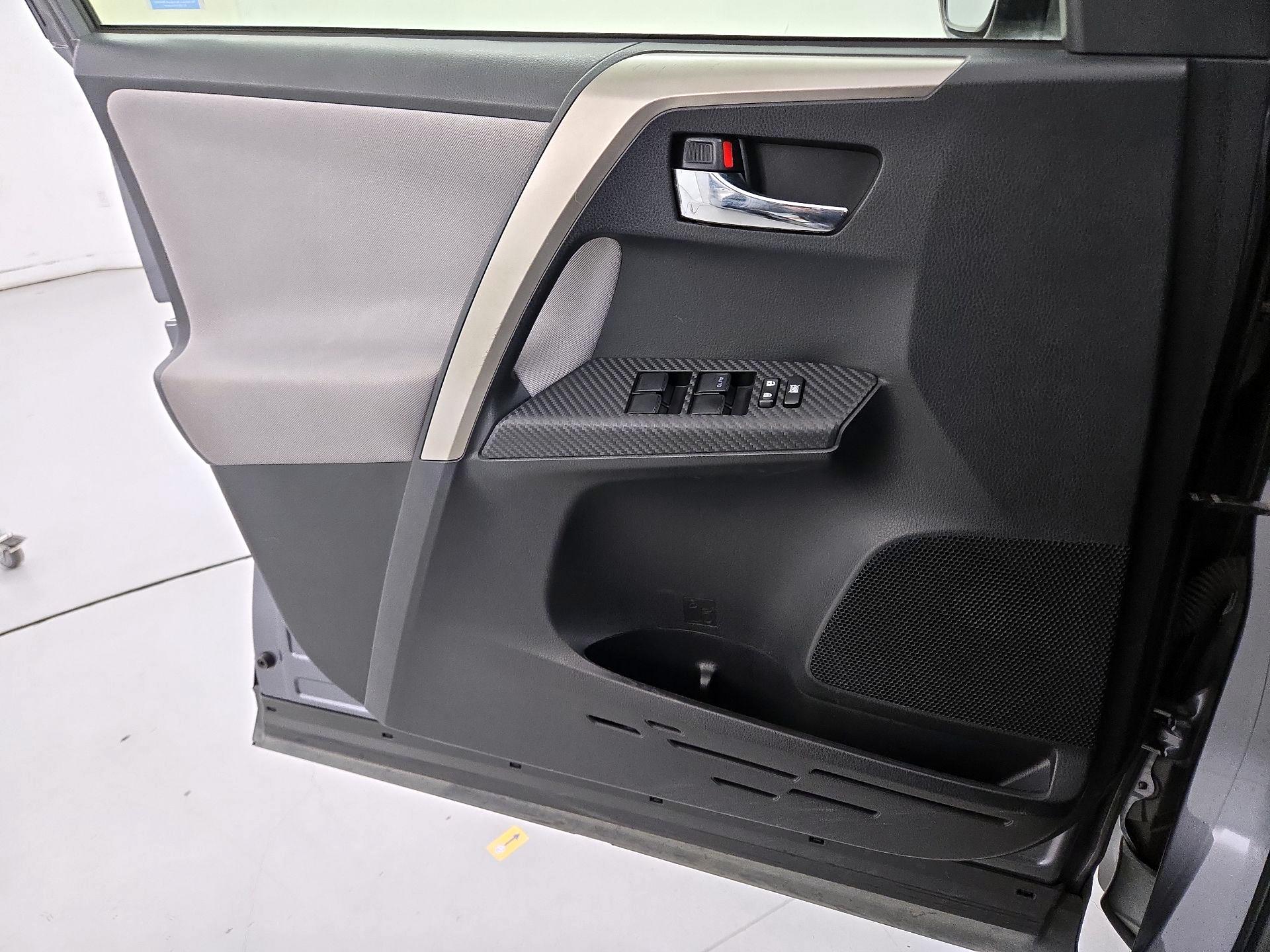 Thumbnail: 2015 Toyota RAV4 - 12