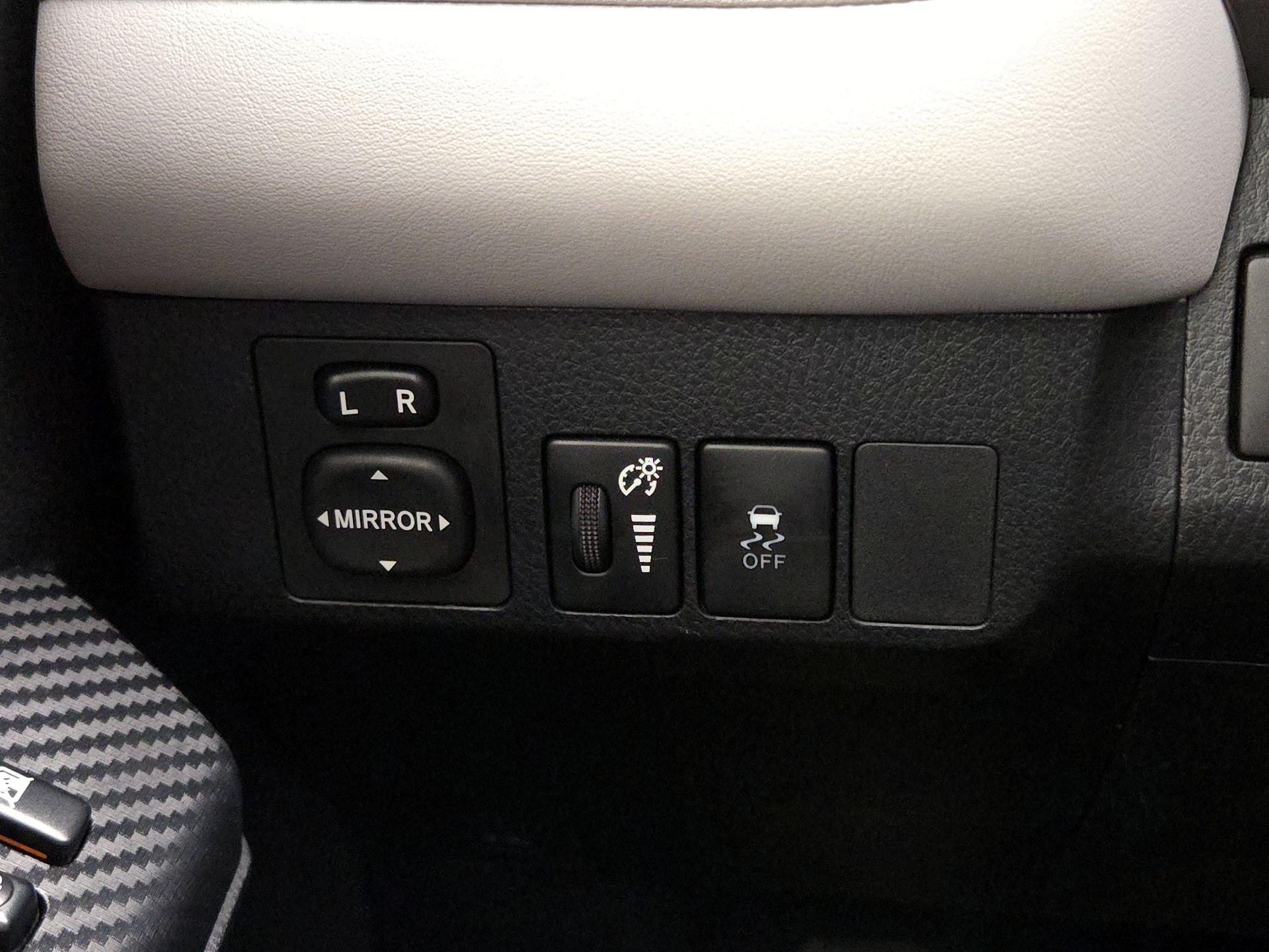 Thumbnail: 2015 Toyota RAV4 - 13