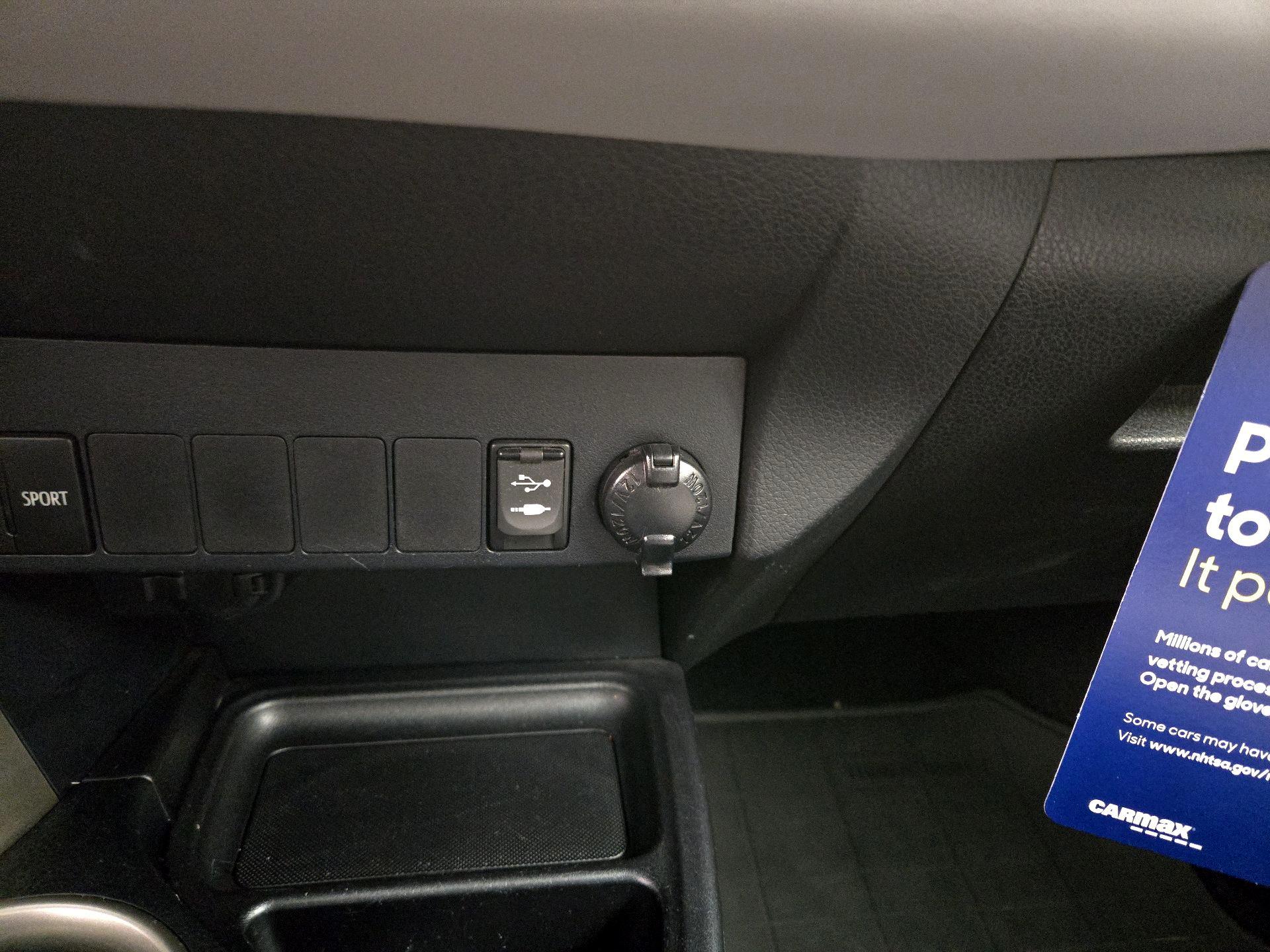 Thumbnail: 2015 Toyota RAV4 - 19